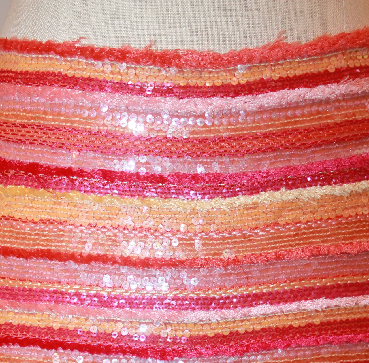 Naeem Khan Pink, Orange & Fuschia Sequin Skirt with Fringe - 10 In Excellent Condition In West Palm Beach, FL