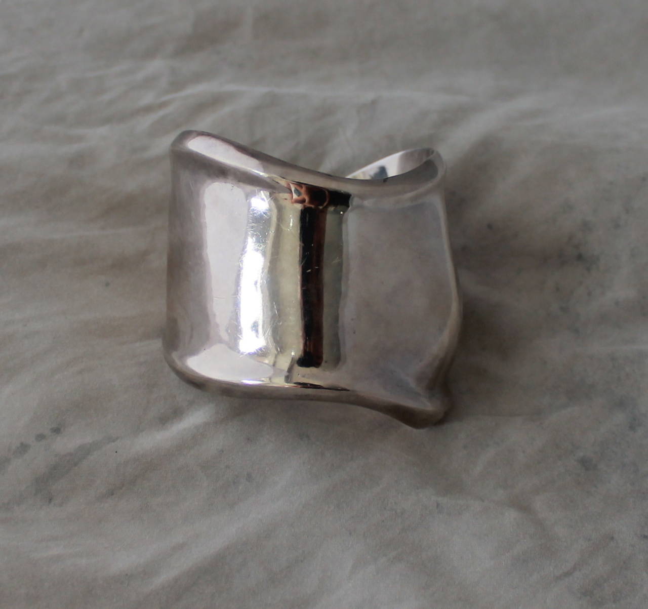 1990's Vintage Sterling Silver Asymmetrical Cuff. This cuff is in excellent condition. 

Circumference- 5