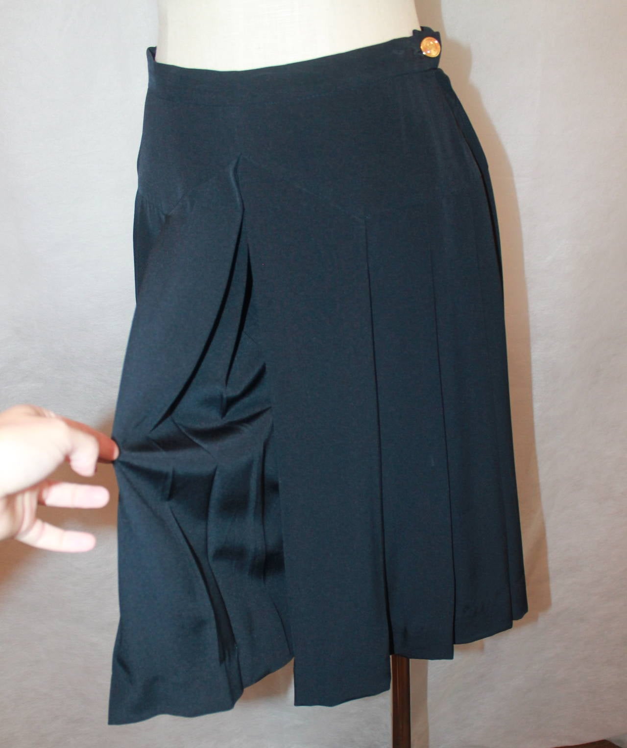 Black Chanel 1980's Vintage Navy Silk Pleated Culottes - 38