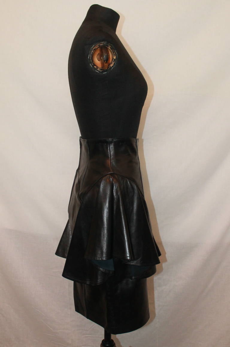 Jean Claude Jitrois Black Leather Flounce Skirt - 38. This vintage knee-length skirt is in impeccable condition and it circa 1980s. 

Measurements:
Waist- 26.5