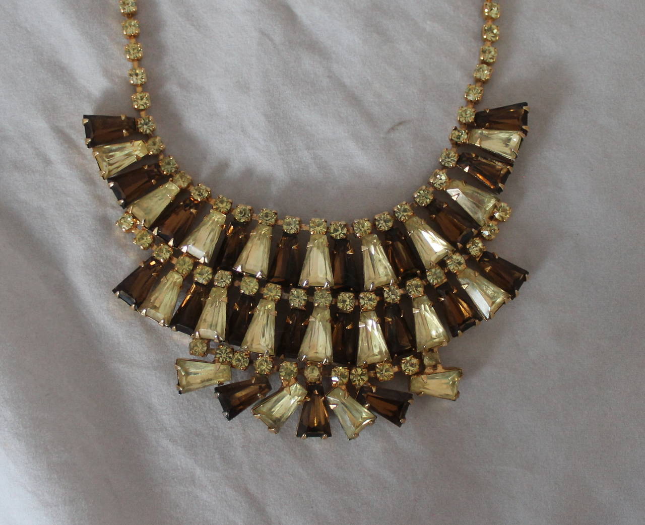 Art Deco Vintage Amber & Topaz Rhinestone Pronged Bib Necklace. This piece is in excellent vintage condition with very light wear. 

Length- up to 10.25