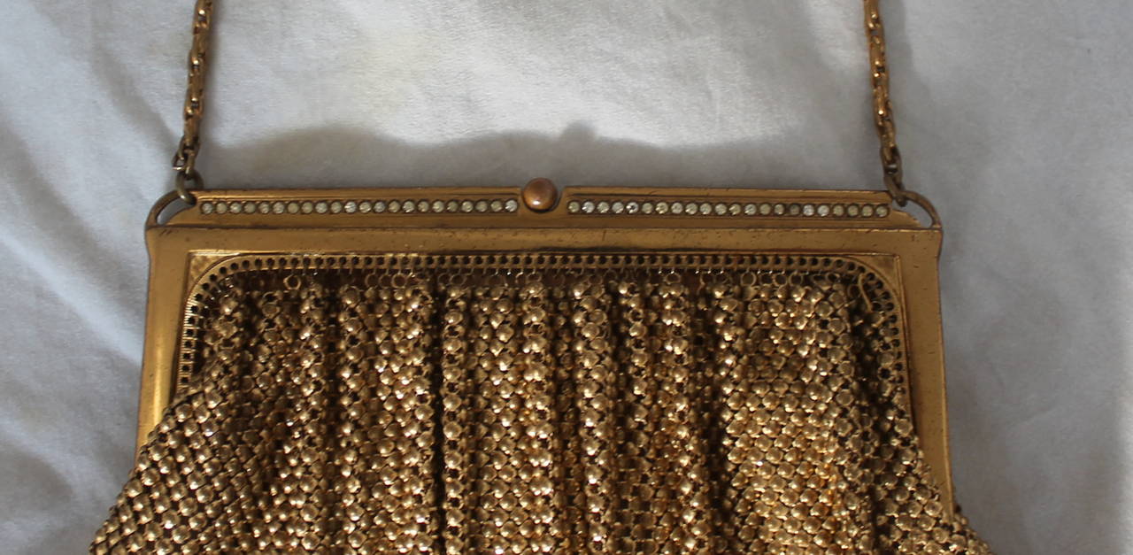 1940's Vintage Whiting & Davis Gold Mesh Bag with Rhinestone Detail. This bag is in very good vintage condition with wear consistent with its age. The handle is beginning to tarnish in some areas on both sides and on the inside it has a couple spots