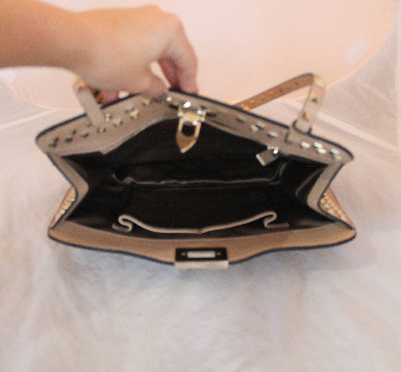 Valentino Beige Leather Rockstud Single Strap Shoulder Bag For Valentino Beige Leather Rockstud Single Strap Shoulder Bag For 1