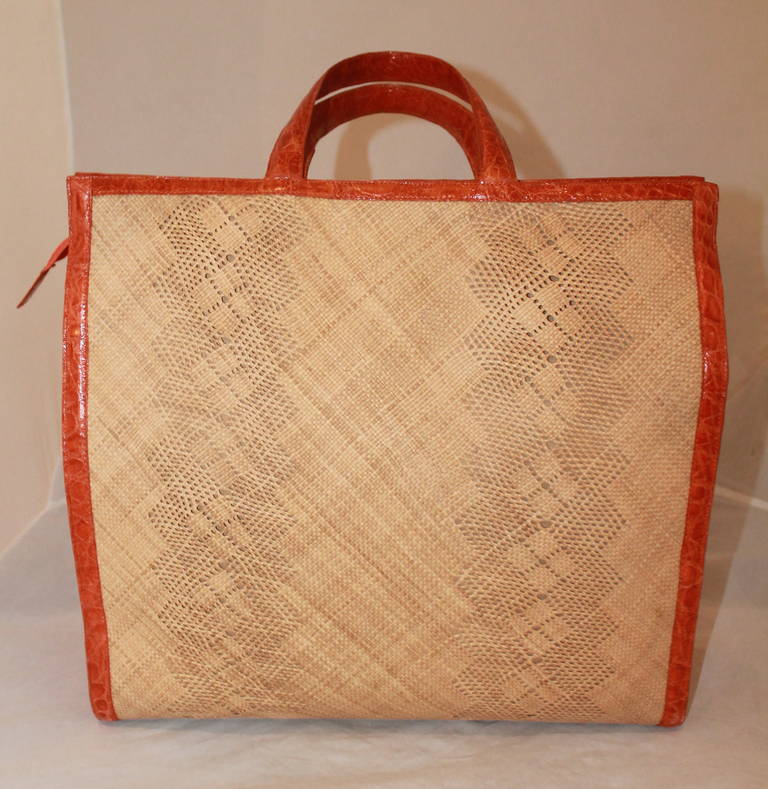 Handtasche aus perlenbesetztem Raffia und orangefarbenem Krokodil von Gonzalez (Braun) im Angebot