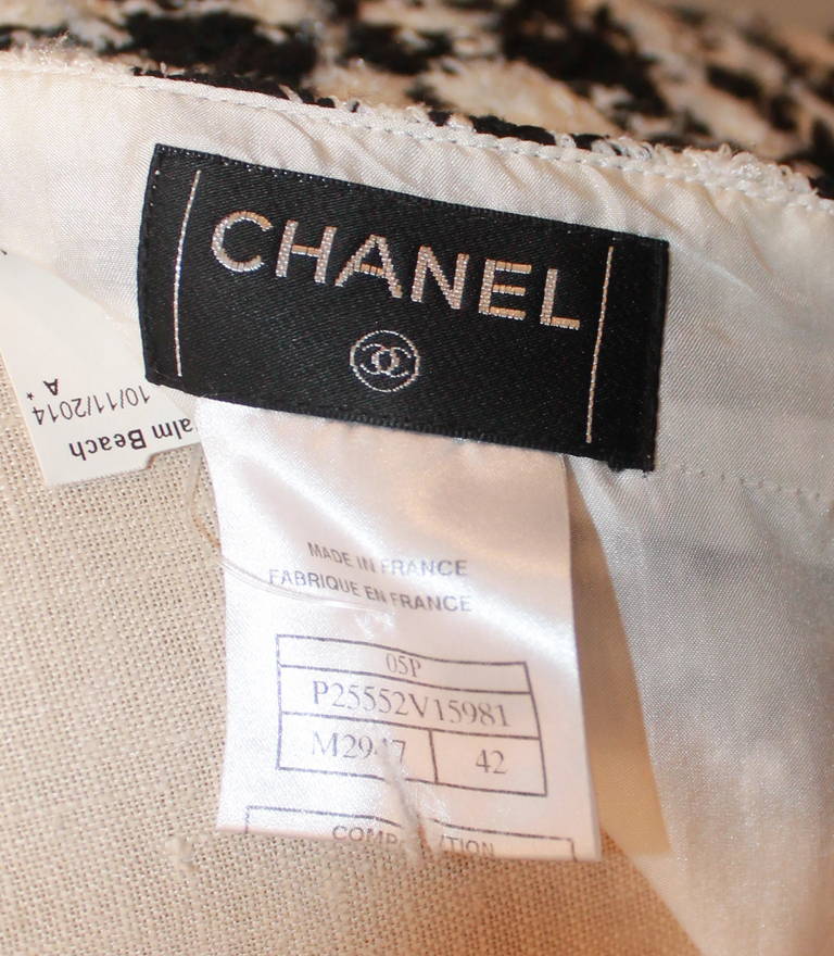 Chanel Black & White Tweed Skirt - 42 In Excellent Condition In West Palm Beach, FL