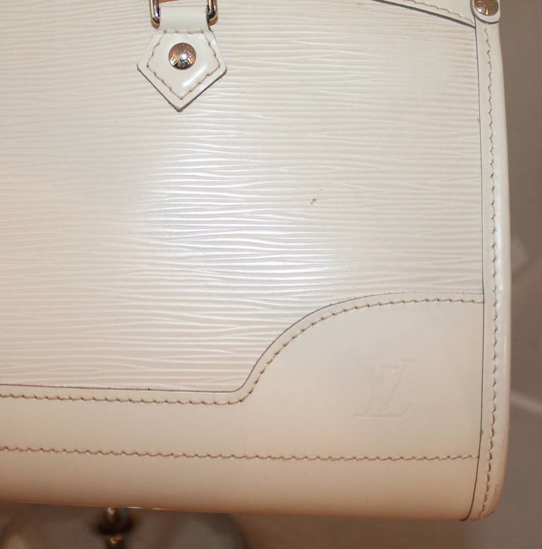 Louis Vuitton Ivory Epi Leather Shoulder Bag In Excellent Condition In West Palm Beach, FL