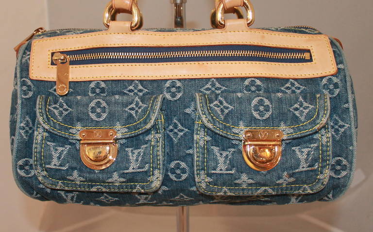 Louis Vuitton Blue Denim Neon Speedy Handbag. This bag is in very good condition with moderate signs of visible wear on the outside and visible wear on the inside.

Measurements:
Height- 7