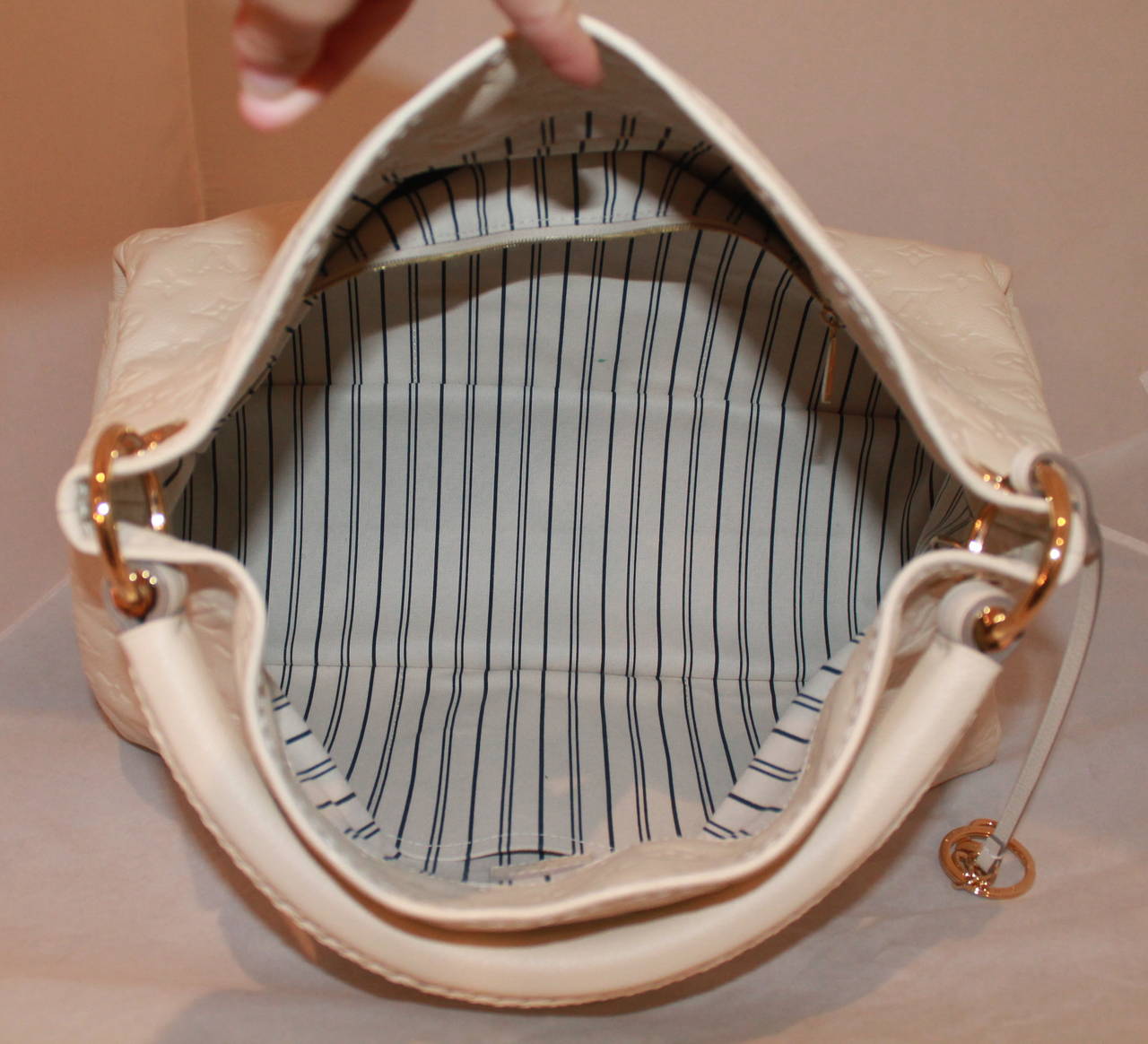 ivory louis vuitton bag