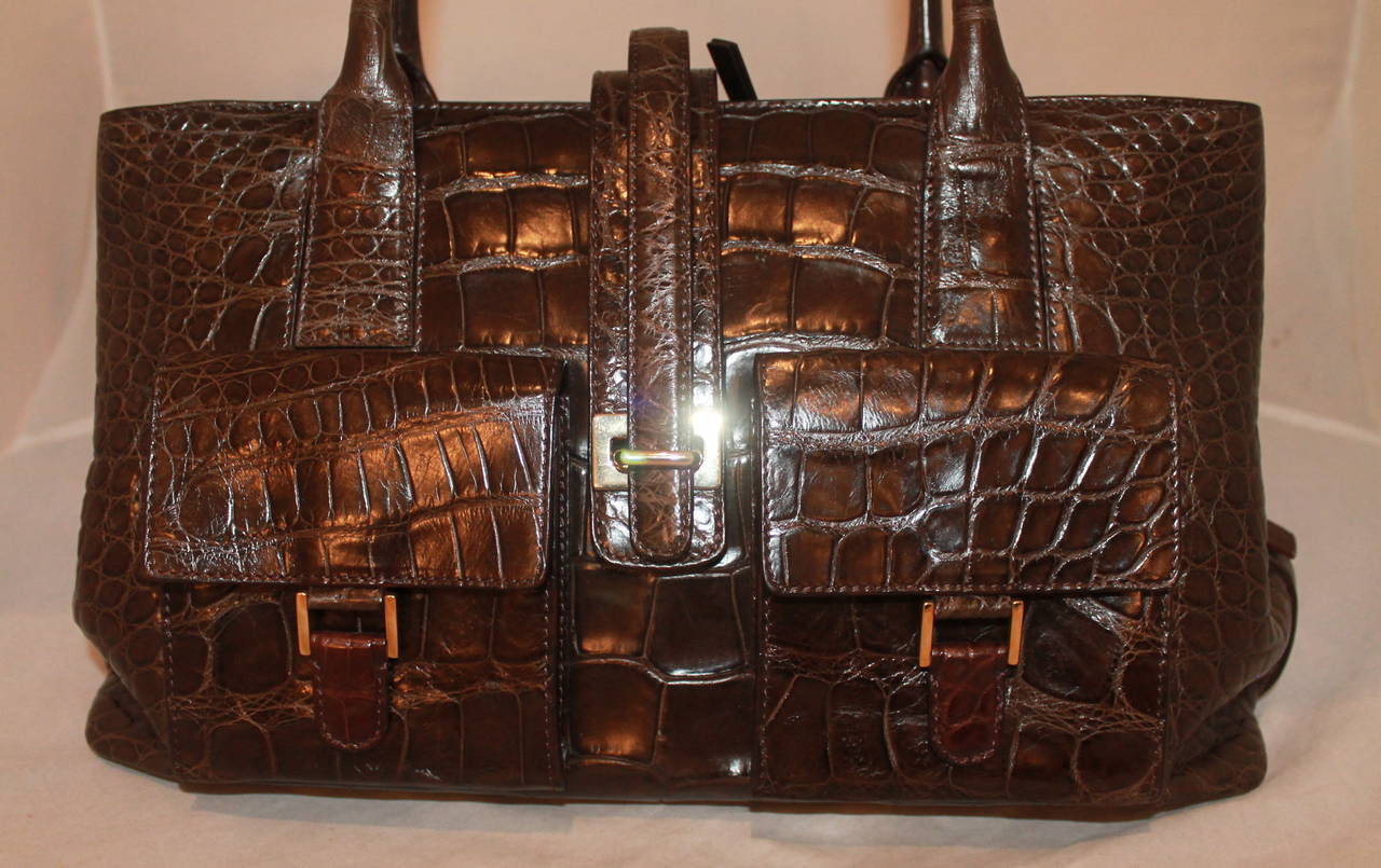 Oscar De La Renta Brown Alligator Handbag - Runway Piece circa 2005. This bag is in excellent condition and is truly a unique piece. It has double openings and a middle zipper compartment. 

Measurements:
Length- 8.5