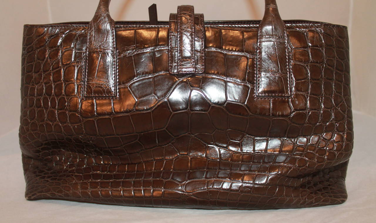 Oscar De La Renta Brown Alligator Handbag - Runway Piece circa 2005 In Excellent Condition In West Palm Beach, FL