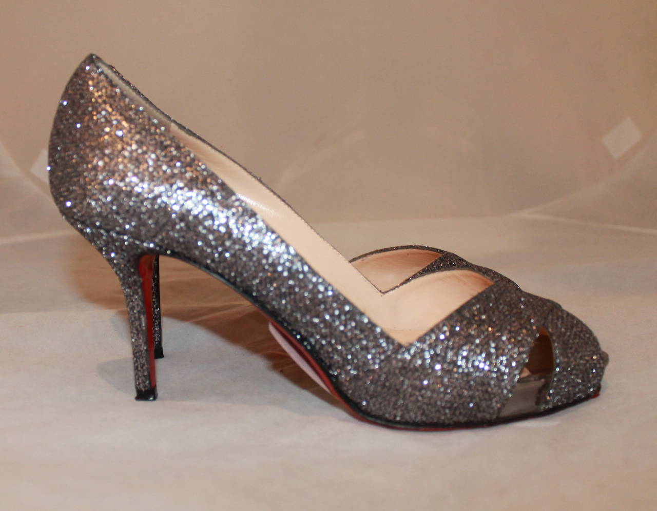 Christian Louboutin Gunmetal Sparkly Heels - 38.5 In Excellent Condition In West Palm Beach, FL
