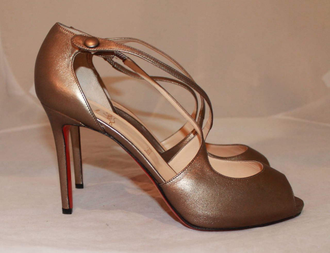 Christian Louboutin Bronze Leather Peep Toe Shoes - 42 In Excellent Condition In West Palm Beach, FL