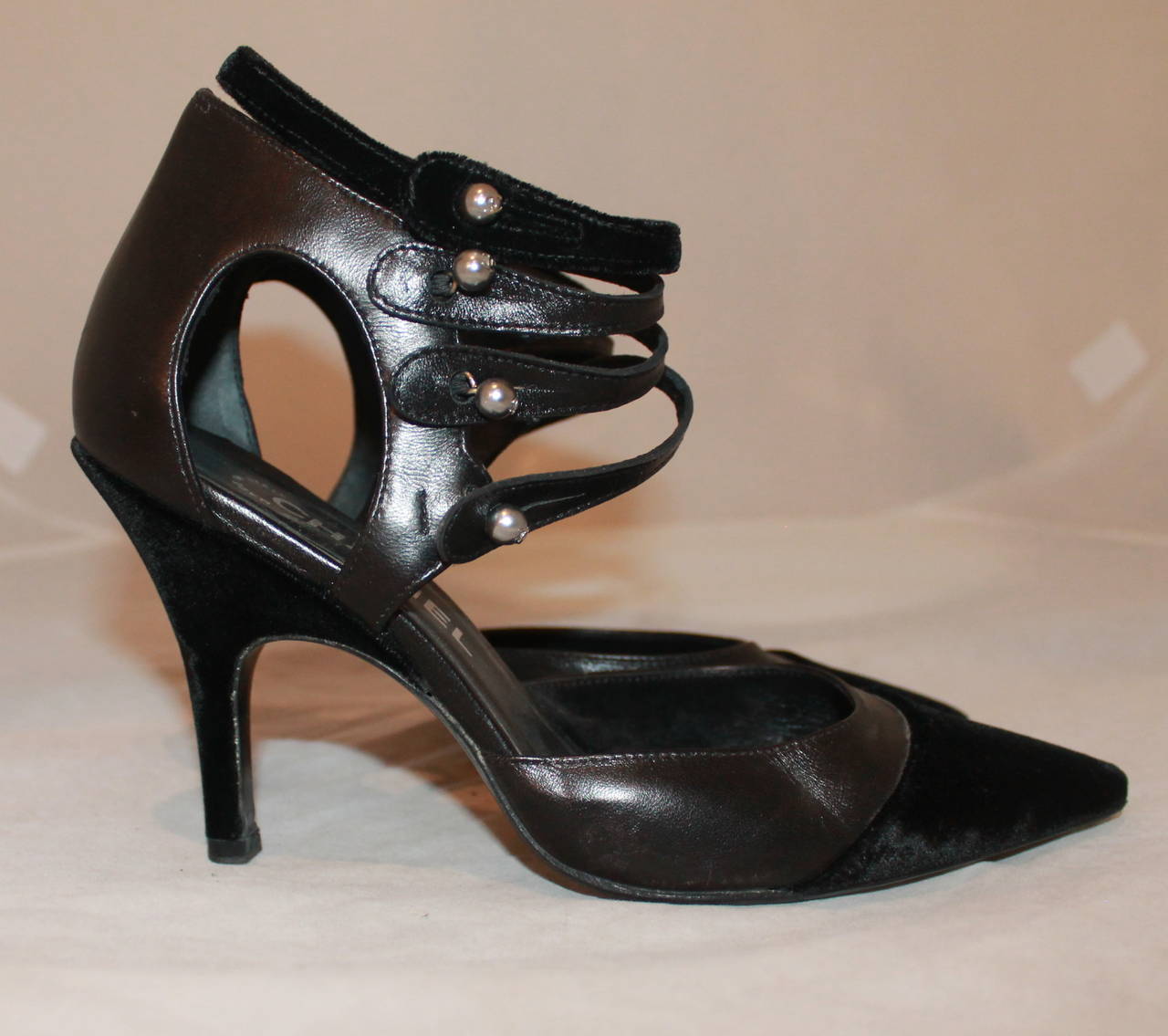 Chanel Black Velvet & Leather Strappy Pumps - 36.5 In Excellent Condition In West Palm Beach, FL