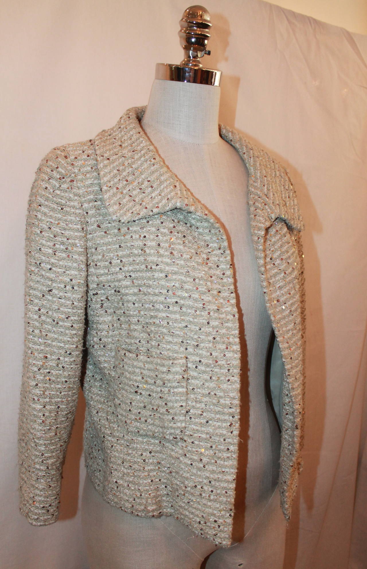 Oscar De La Renta Cream Metallic Tweed with Sequin Jacket - 8. This jacket is in excellent condition with no pulls.

Measurements:
Bust- 37