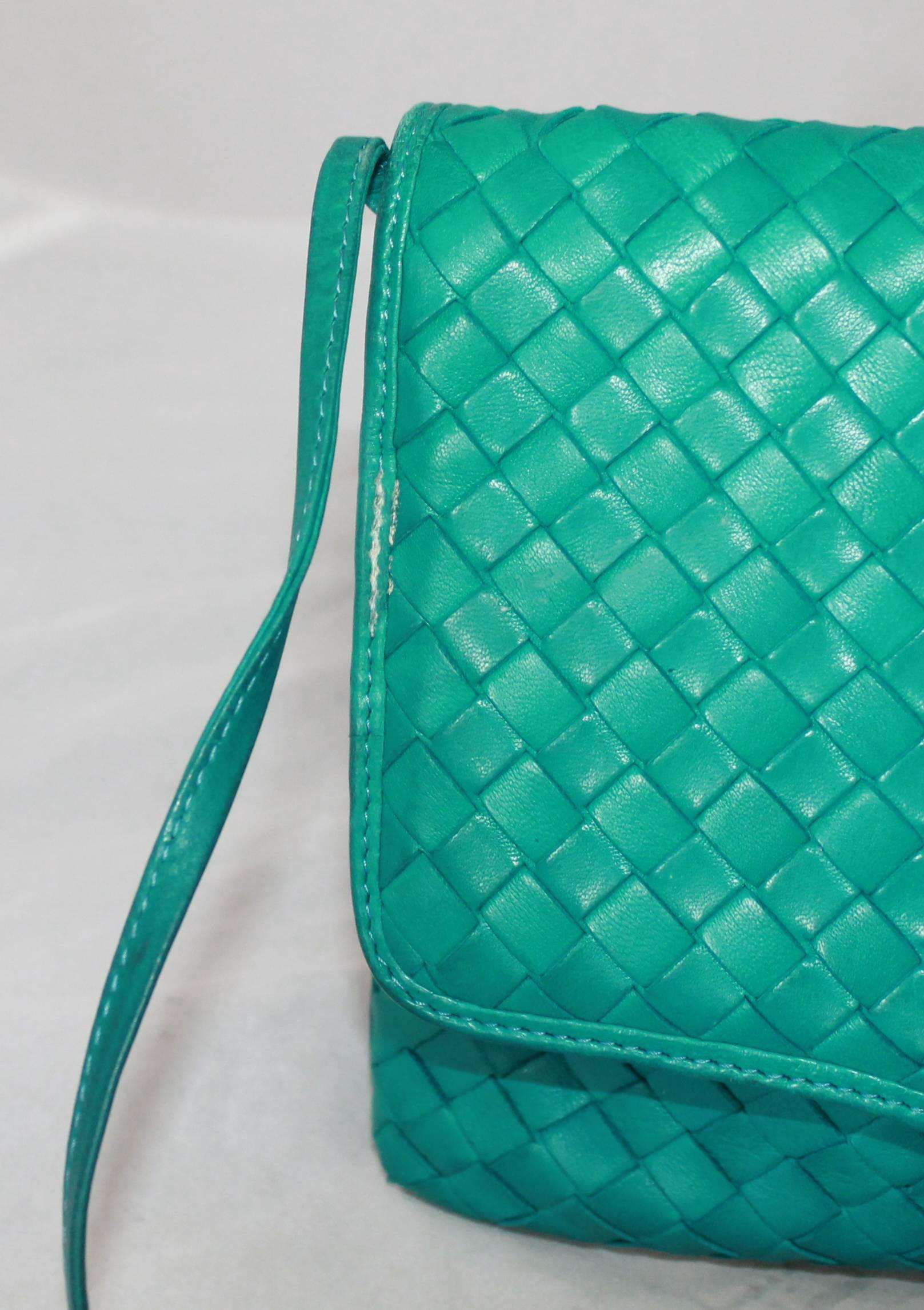 Bottega Veneta 1980's Vintage Teal Woven Leather  Square Crossbody Bag In Good Condition In West Palm Beach, FL
