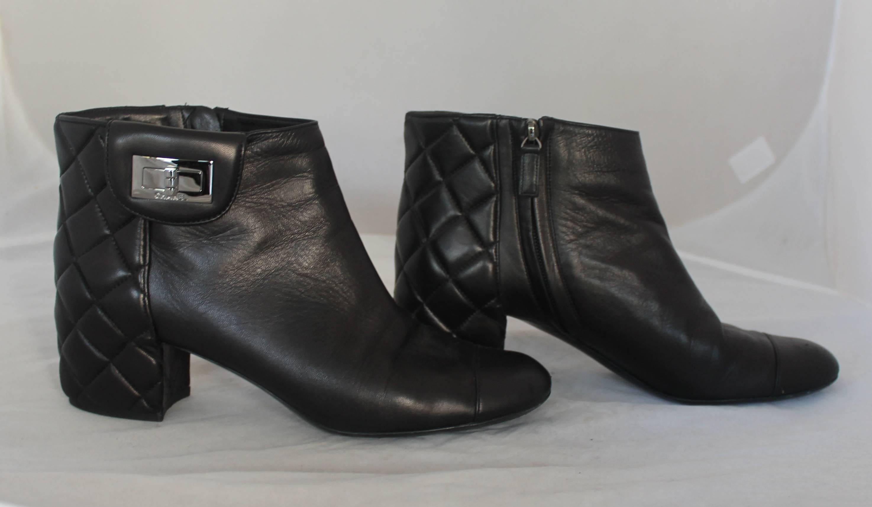 Chanel Pearlized Black Lambskin Quilted Back Bootie - 40 In Good Condition In West Palm Beach, FL