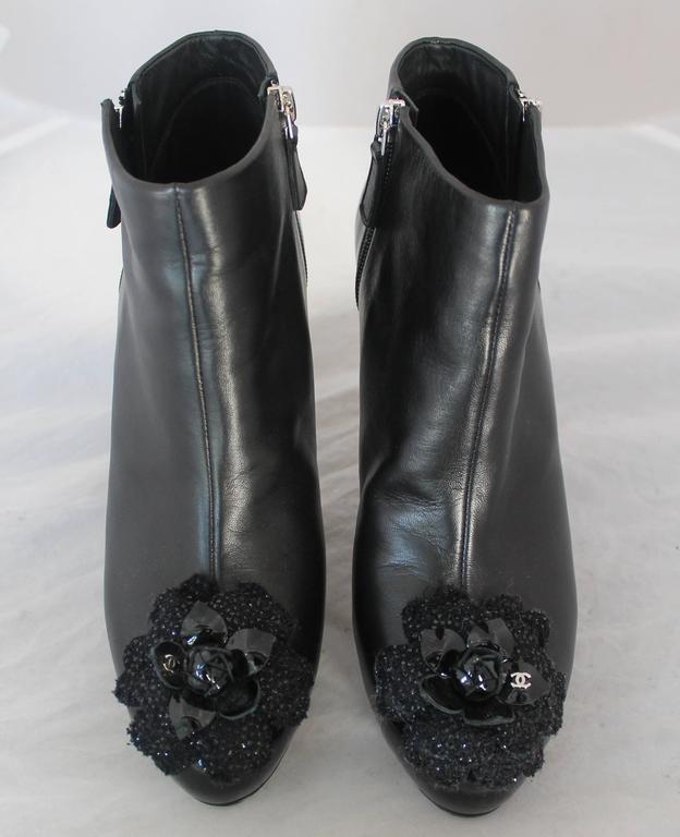 Chanel Black Leather Heeled Booties with Front Camellia - 40 In Excellent Condition For Sale In Palm Beach, FL