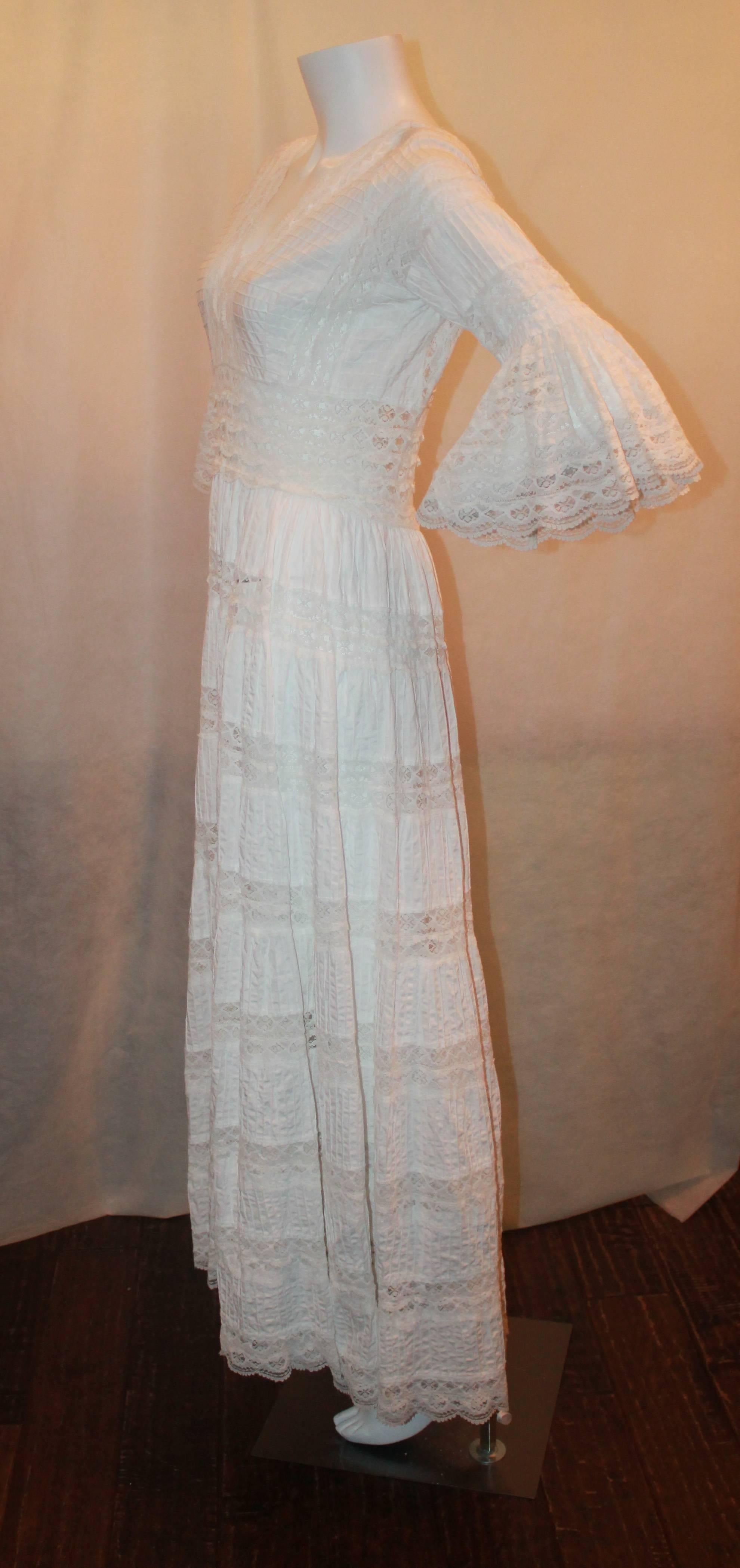 Gray 1970's Vintage White Lace & Cotton Mexican Wedding Dress - M