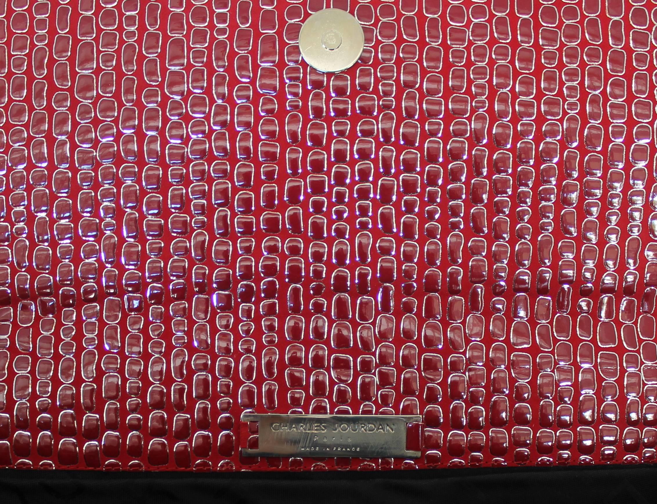 Charles Jourdan Red Embossed Patent Embossed Clutch w/ Silver Horn Handle In Excellent Condition In West Palm Beach, FL