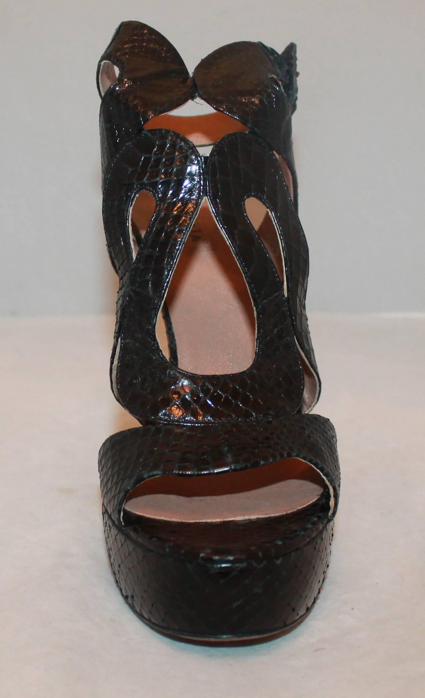 Alaia Black Plaform Cutout Snakeskin Heel - 40 In Good Condition For Sale In West Palm Beach, FL