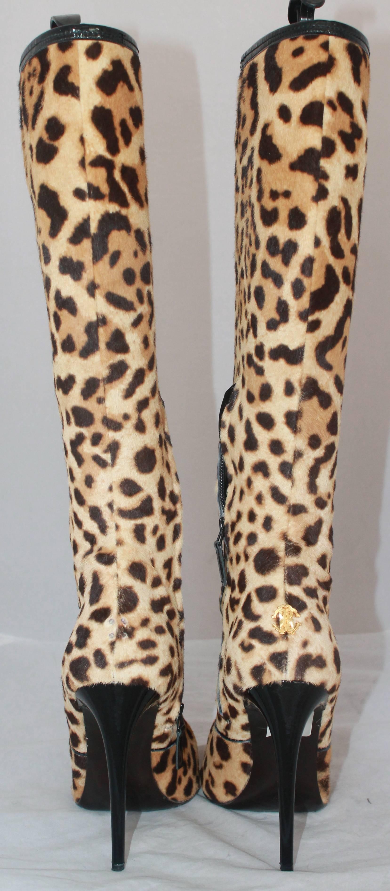 Roberto Cavalli Leopard Print Pony Haar Knie hohe Stilleto Stiefel - 40 im Zustand „Gut“ in West Palm Beach, FL