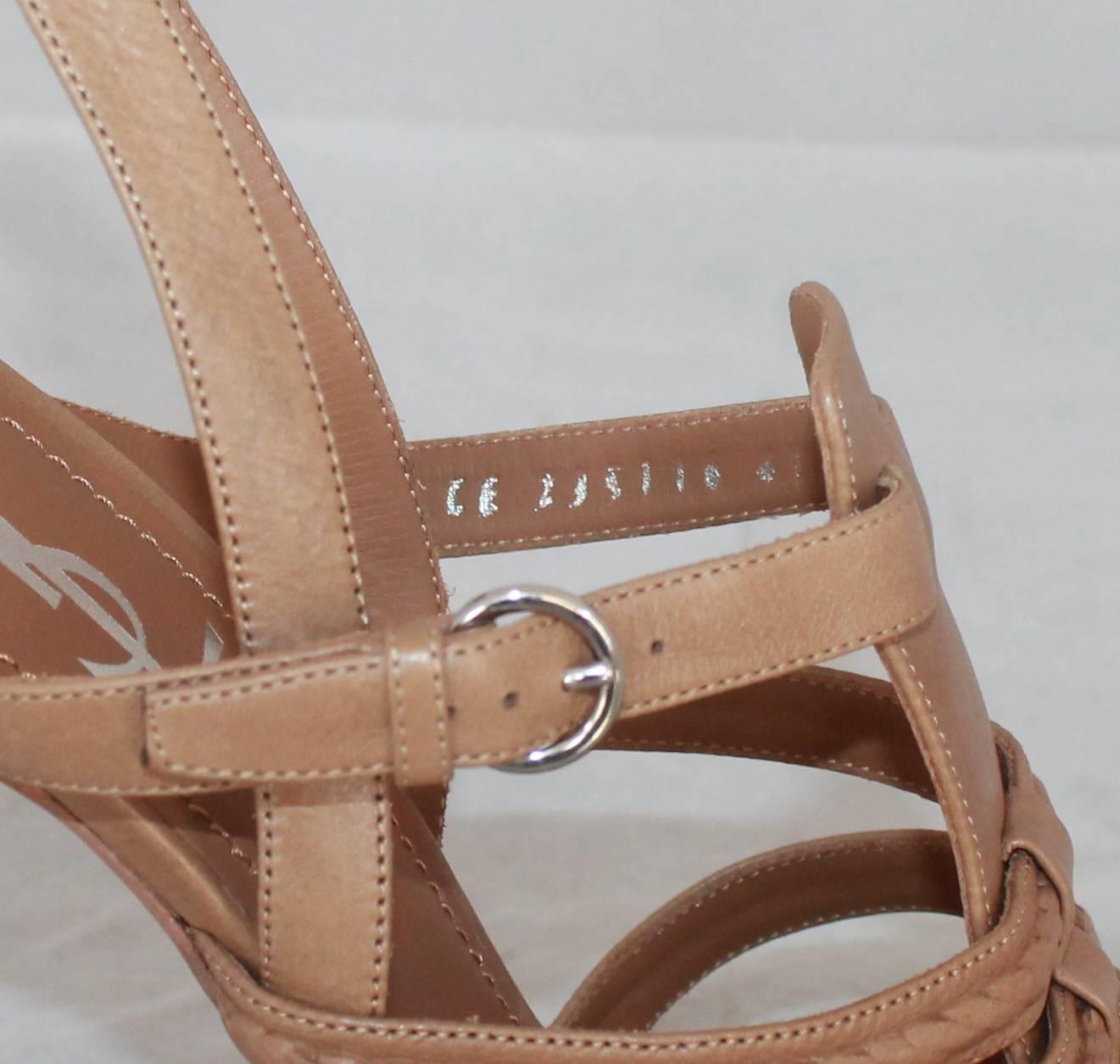 YSL Tan Leather Strappy Platform Heel w/ Slingback Strap - 41 In Good Condition For Sale In West Palm Beach, FL