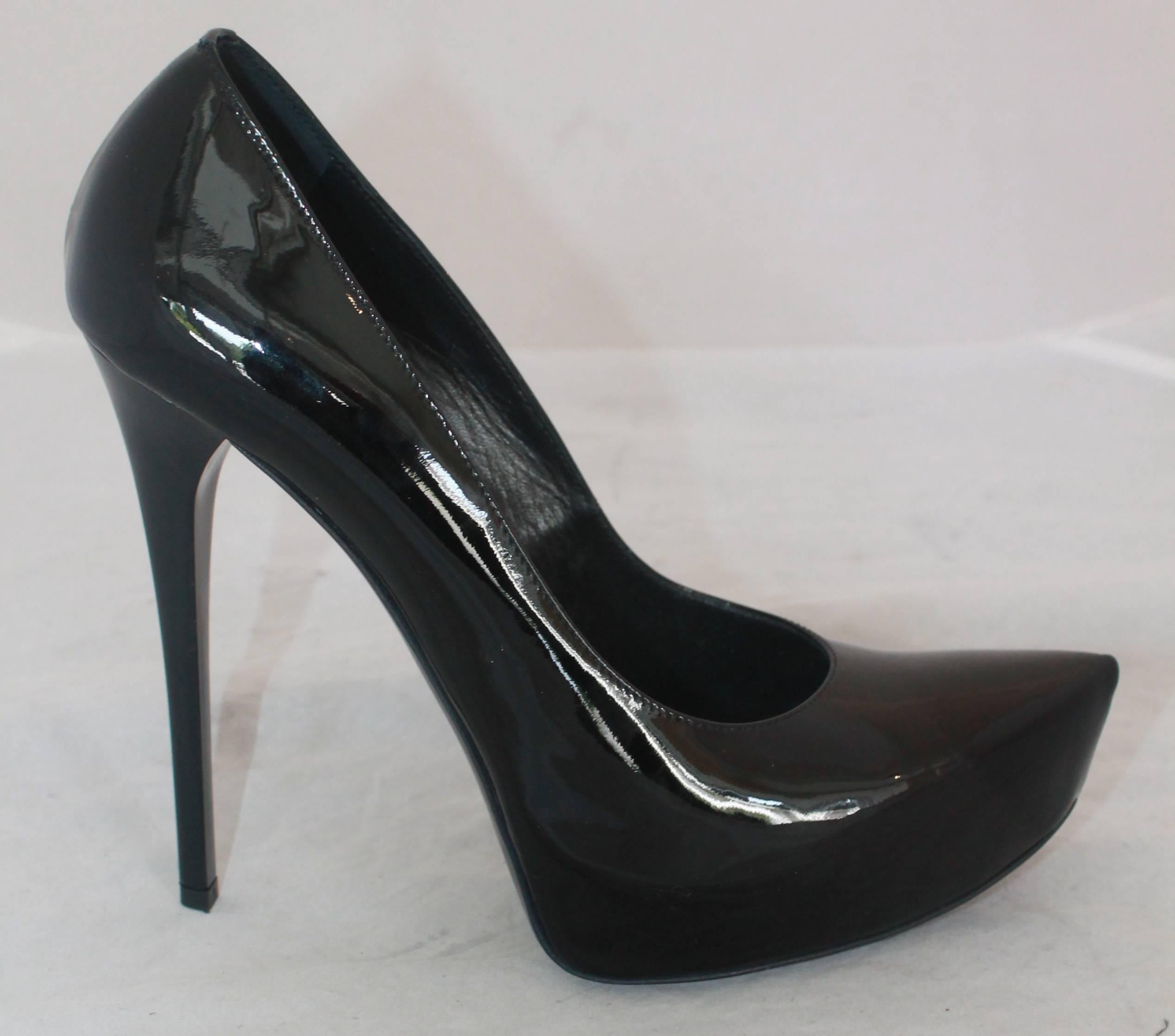 Gianmarco Lorenzi Schwarz Patent Pointed Toe Pumps - NWT - 40.  Diese schönen Pumps sind neu mit Etiketten.  Sie zeichnen sich durch einen schlanken Absatz und eine einzigartig spitze Schuhspitze aus.

Abmessungen:
Absatz: 5,25