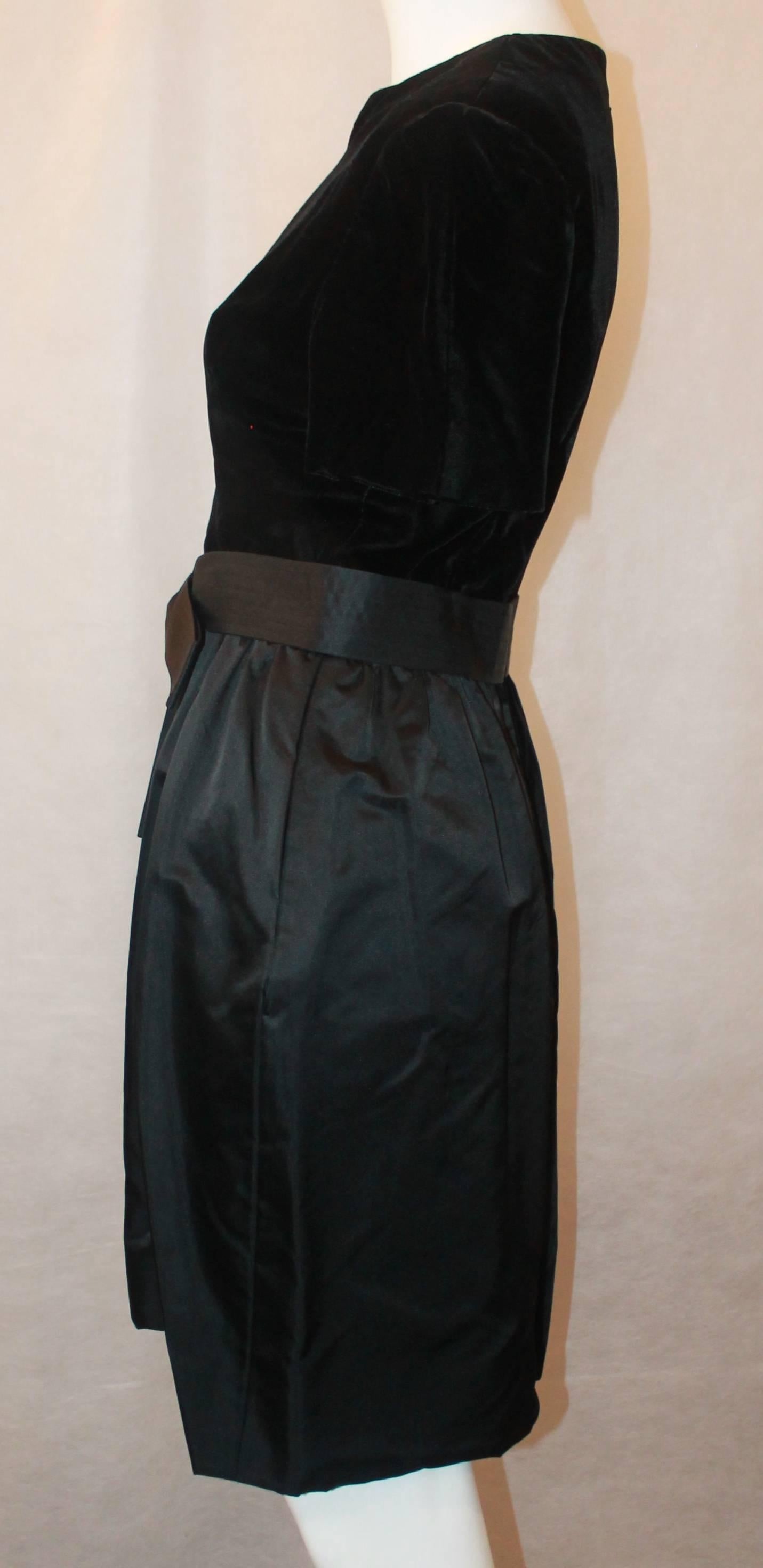 Bills Blass 1970's Vintage Black Velvet & Satin Short Sleeve Dress - 8 In Excellent Condition In West Palm Beach, FL