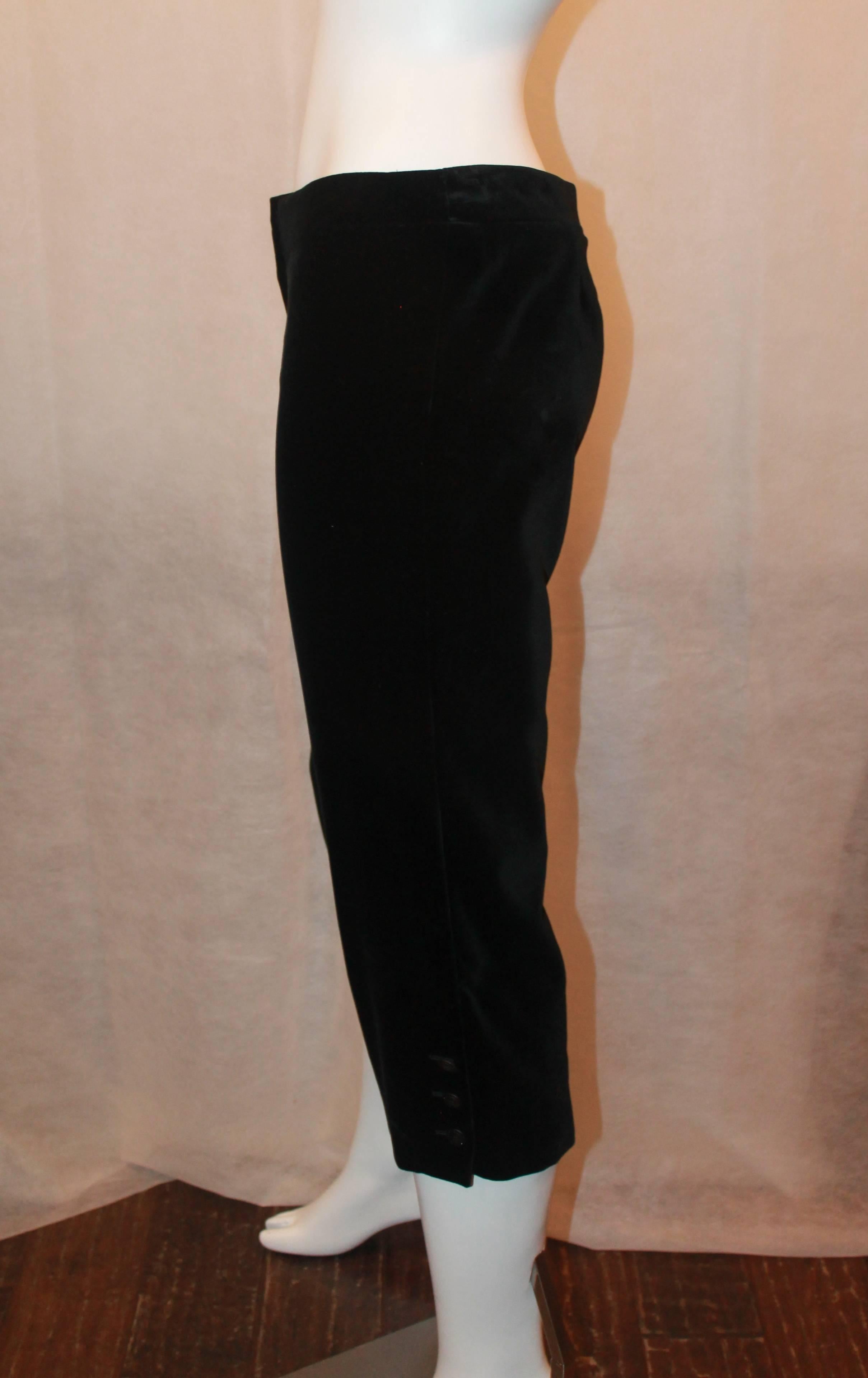 Chanel Black Velvet Cropped Pants w/ Front Zip - 42 - 2005 In Excellent Condition In West Palm Beach, FL