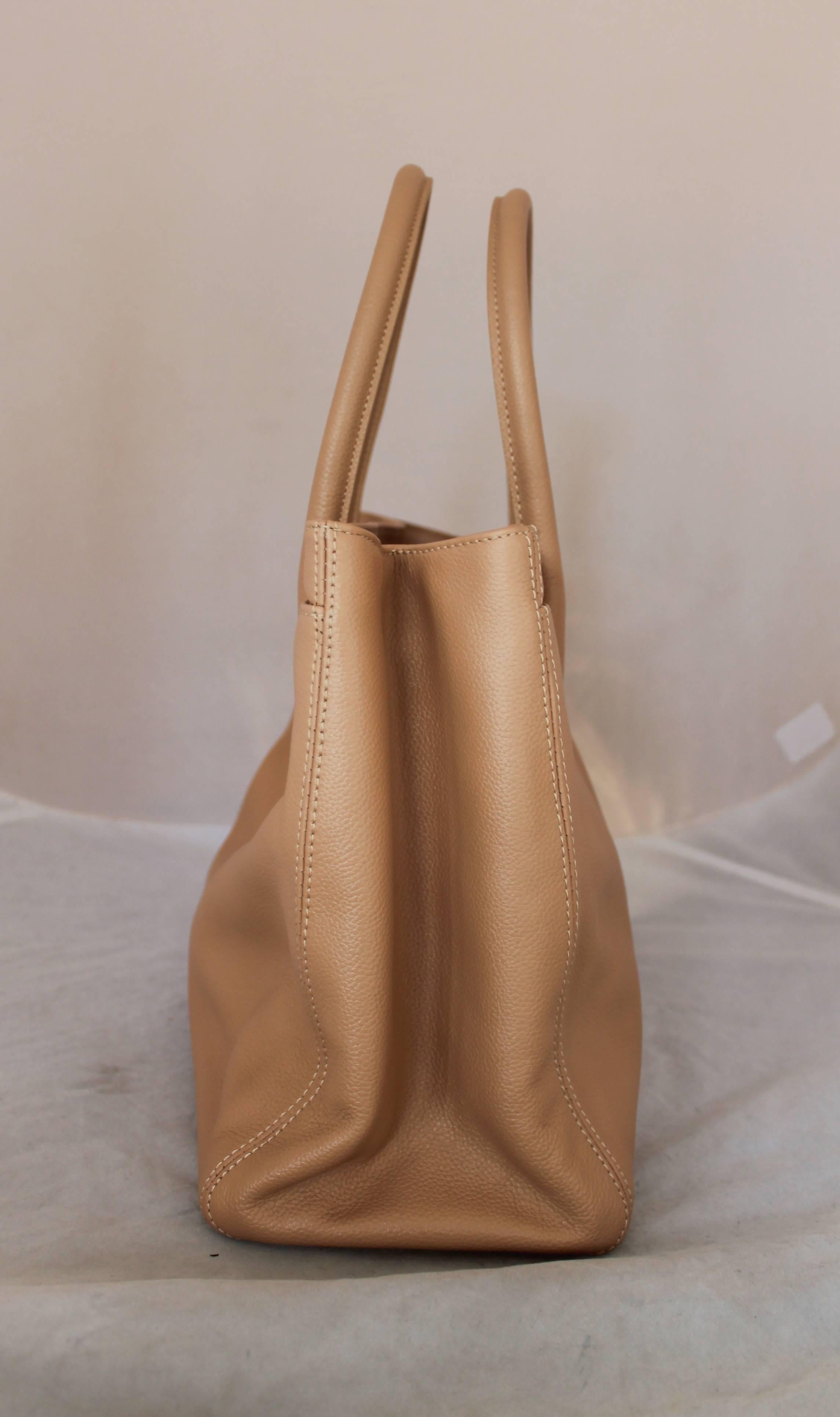 Chanel Nude Caviar Leather Cerf Tote - GHW - 2004 In Excellent Condition In West Palm Beach, FL