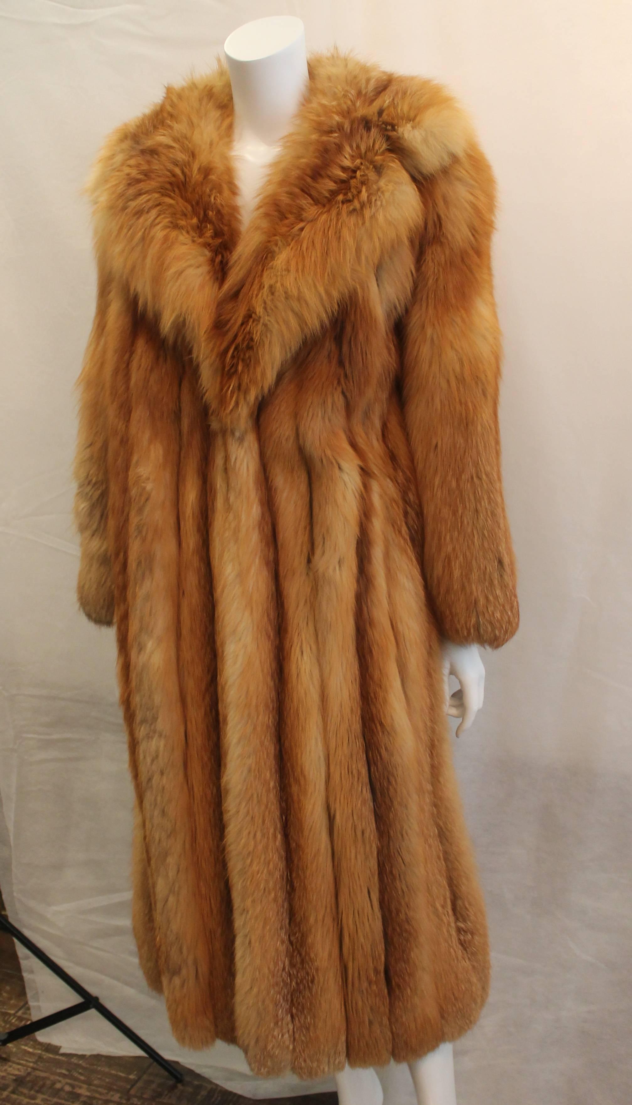 Custom Full Length Golden Fox Fur Coat - M/L. This piece is in excellent condition and still has the name of the previous owner stitched on the inside lining. 

Measurements:
Bust- 38