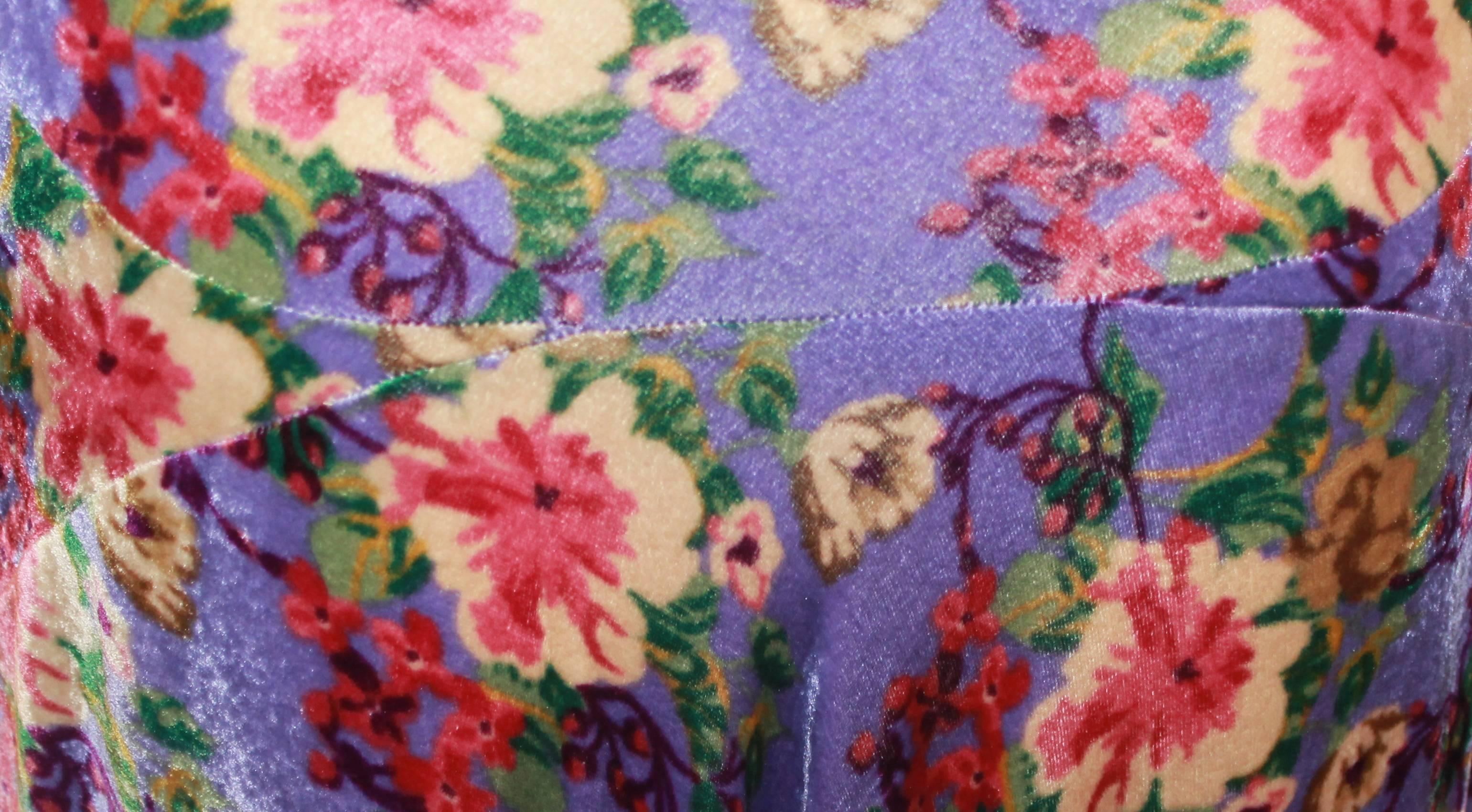 Etro Purple Velvet A-Line Skirt w/ Subtle Fish Tail & Floral Pattern - 8/42 In Excellent Condition In West Palm Beach, FL