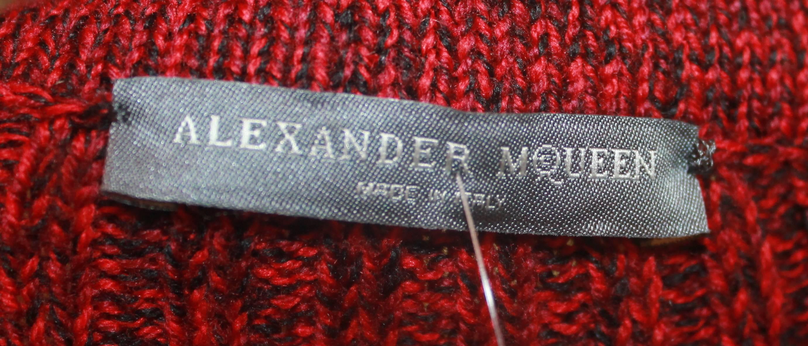 Alexander McQueen Roter und schwarzer Flare-Strickrock aus Wolle mit elastischer Taille - M im Angebot 2