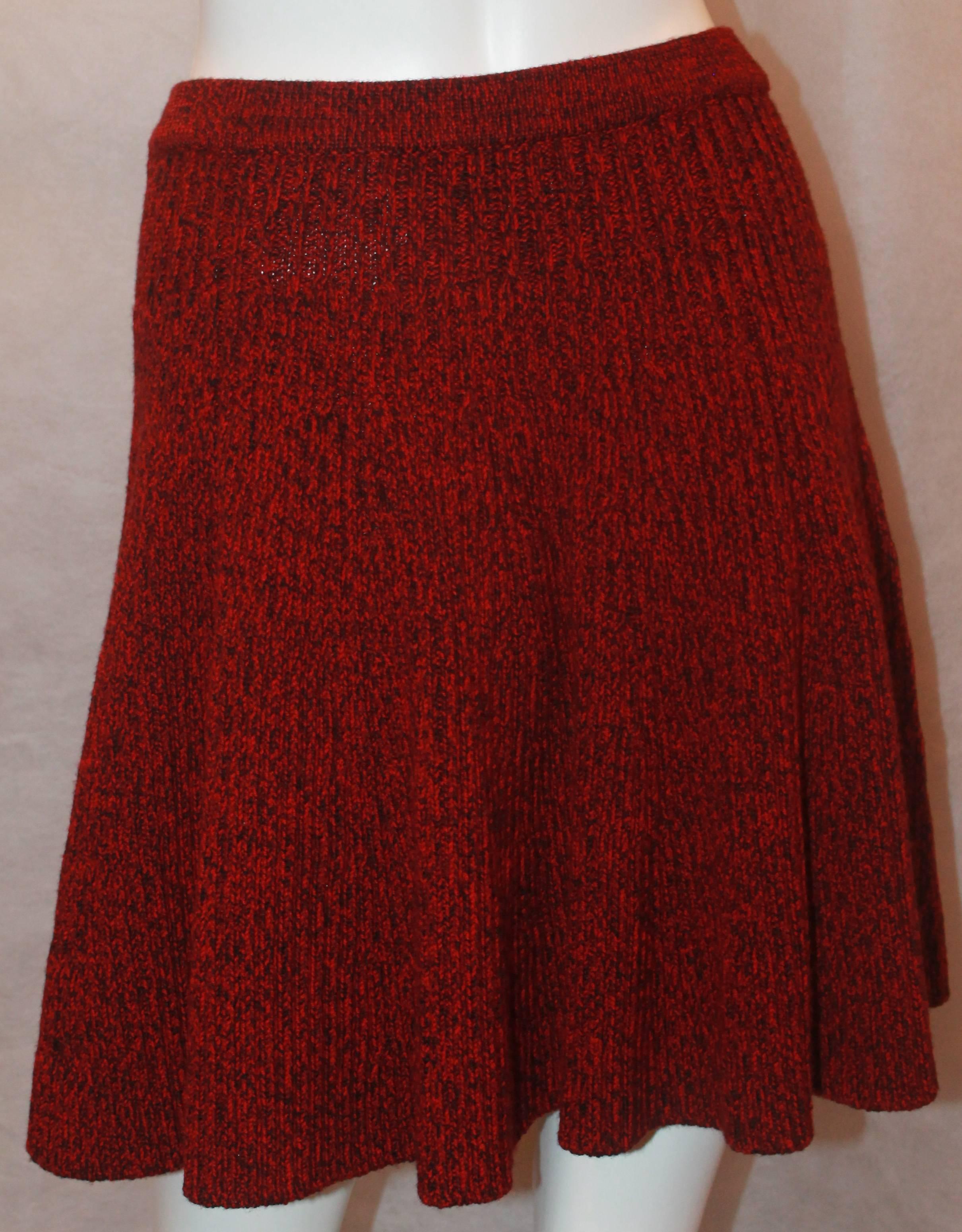 Alexander McQueen Roter und schwarzer Flare-Strickrock aus Wolle mit elastischer Taille - M Damen im Angebot