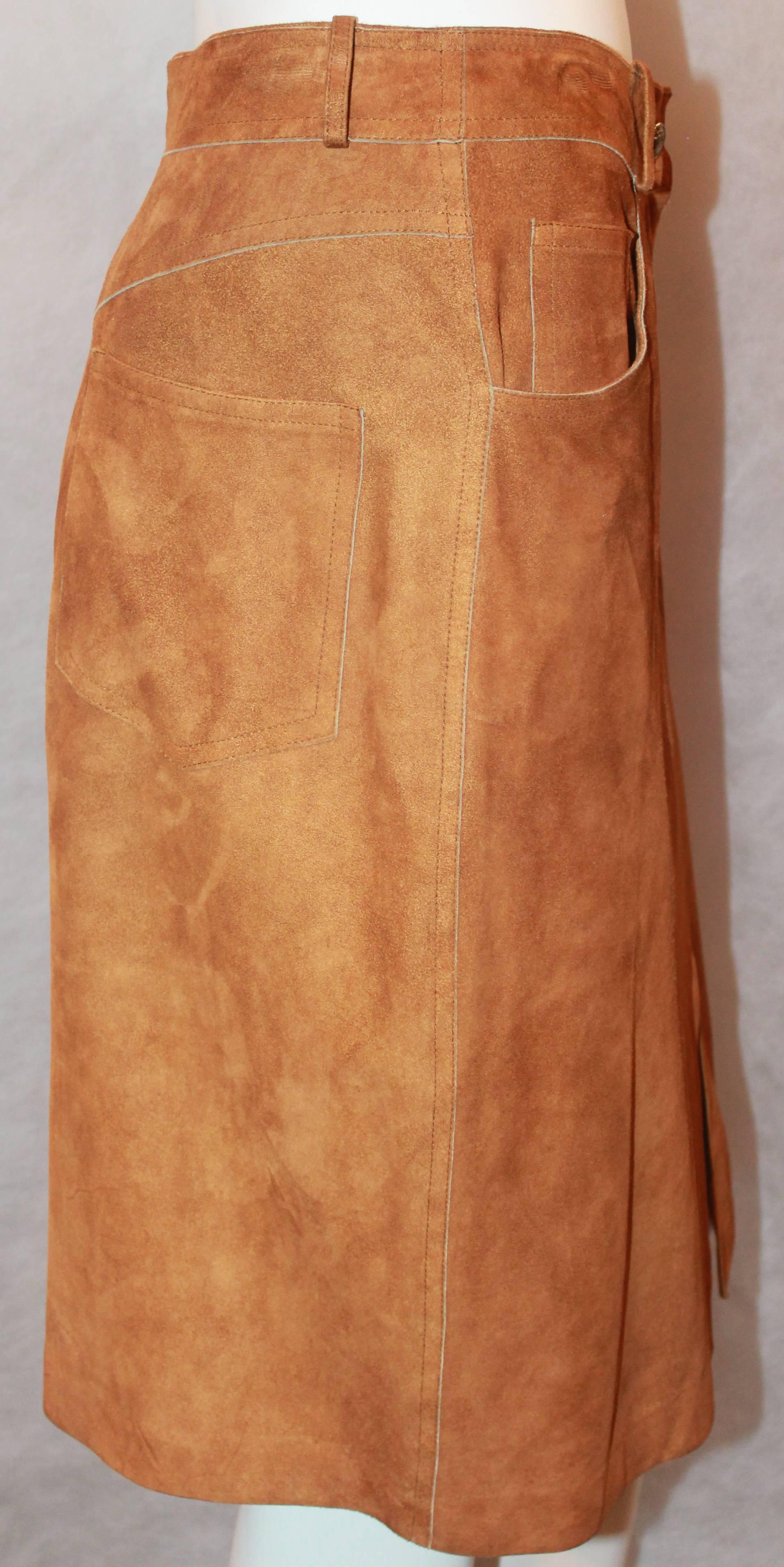 Christian Dior Vintage Brown Suede Skirt Jean Cut Skirt w/ Pockets - FR:38 US:6 In Good Condition In West Palm Beach, FL