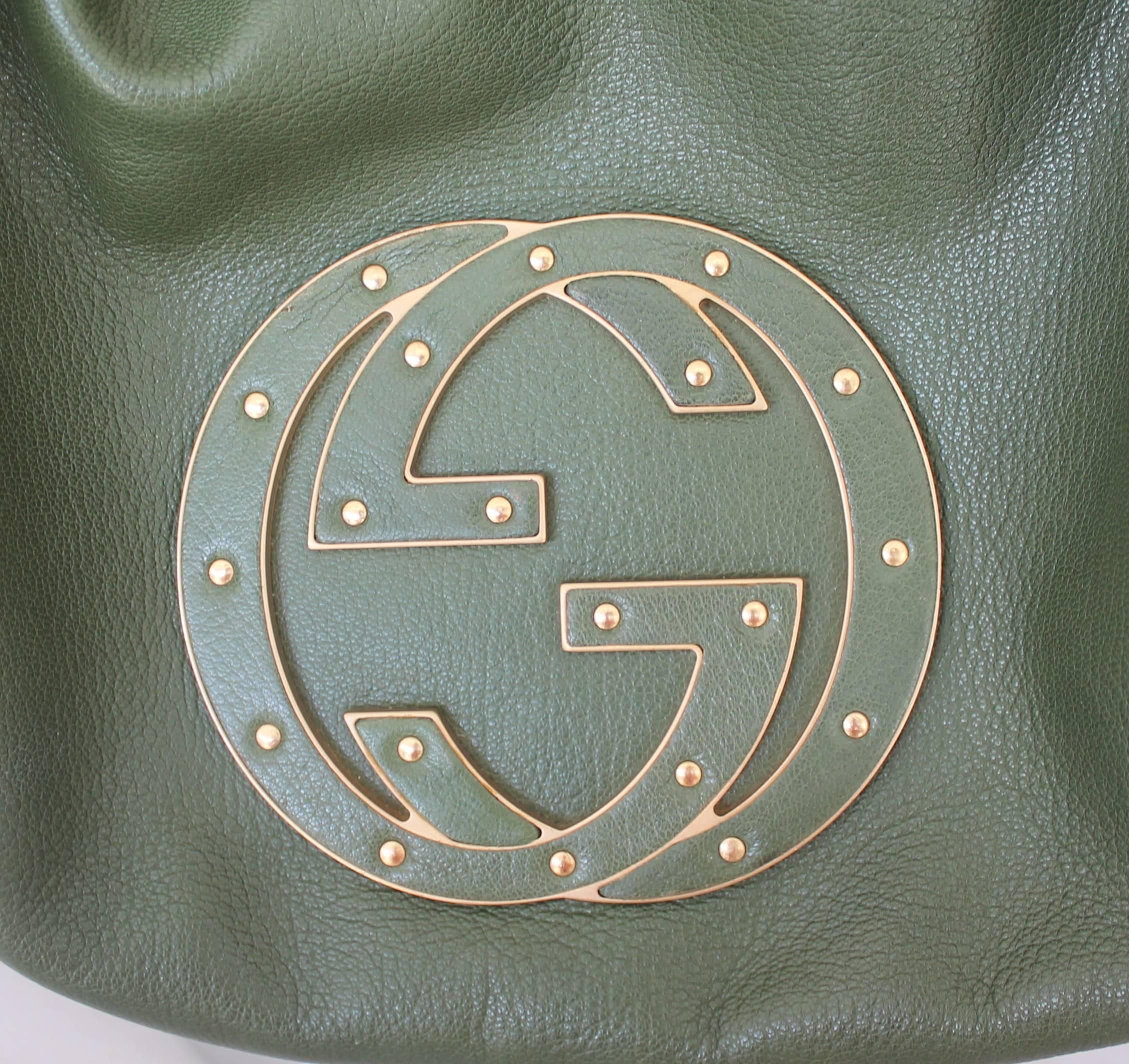 Tom Ford for Gucci Green Leather Hobo Shoulder Bag w/ Studs - GHW.  This vintage bag is in very good condition with only some wear consistent with its age.  It features a hobo style, large 