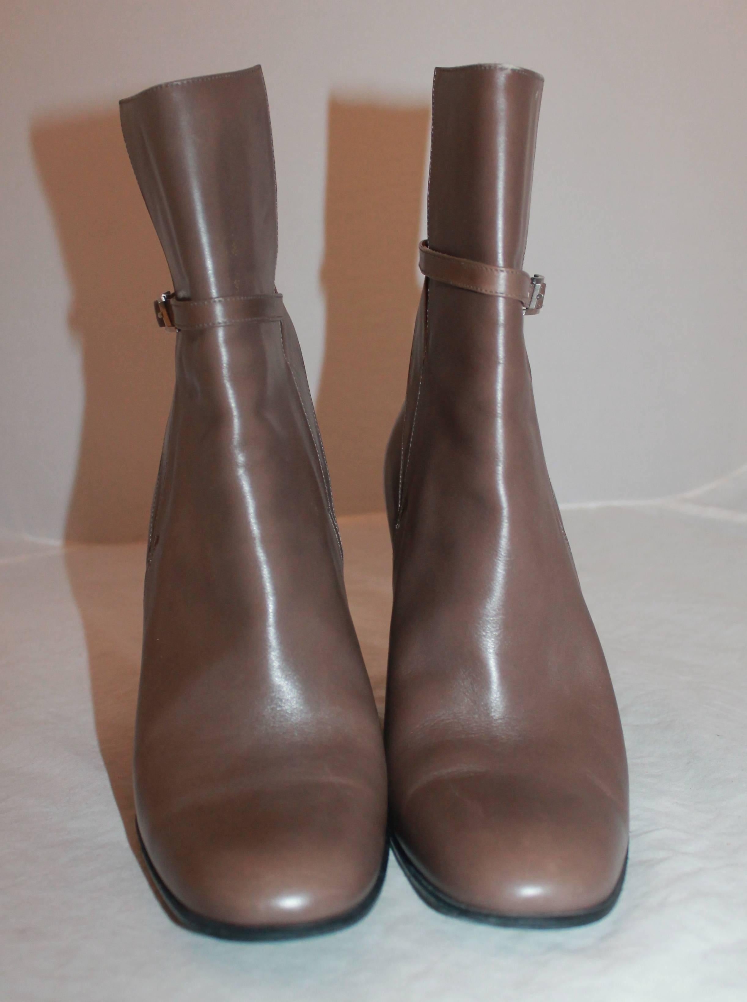 Black Hermes Taupe Leather Heeled Boots w/ Ankle Strap & Buckle - 39