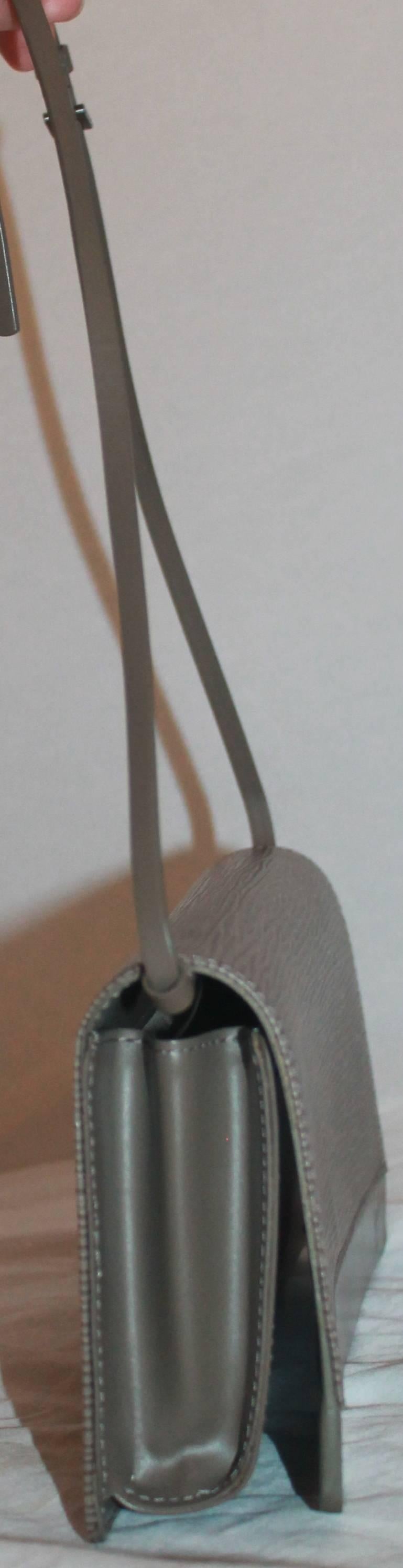 Louis Vuitton Taupe Epi-Leder 