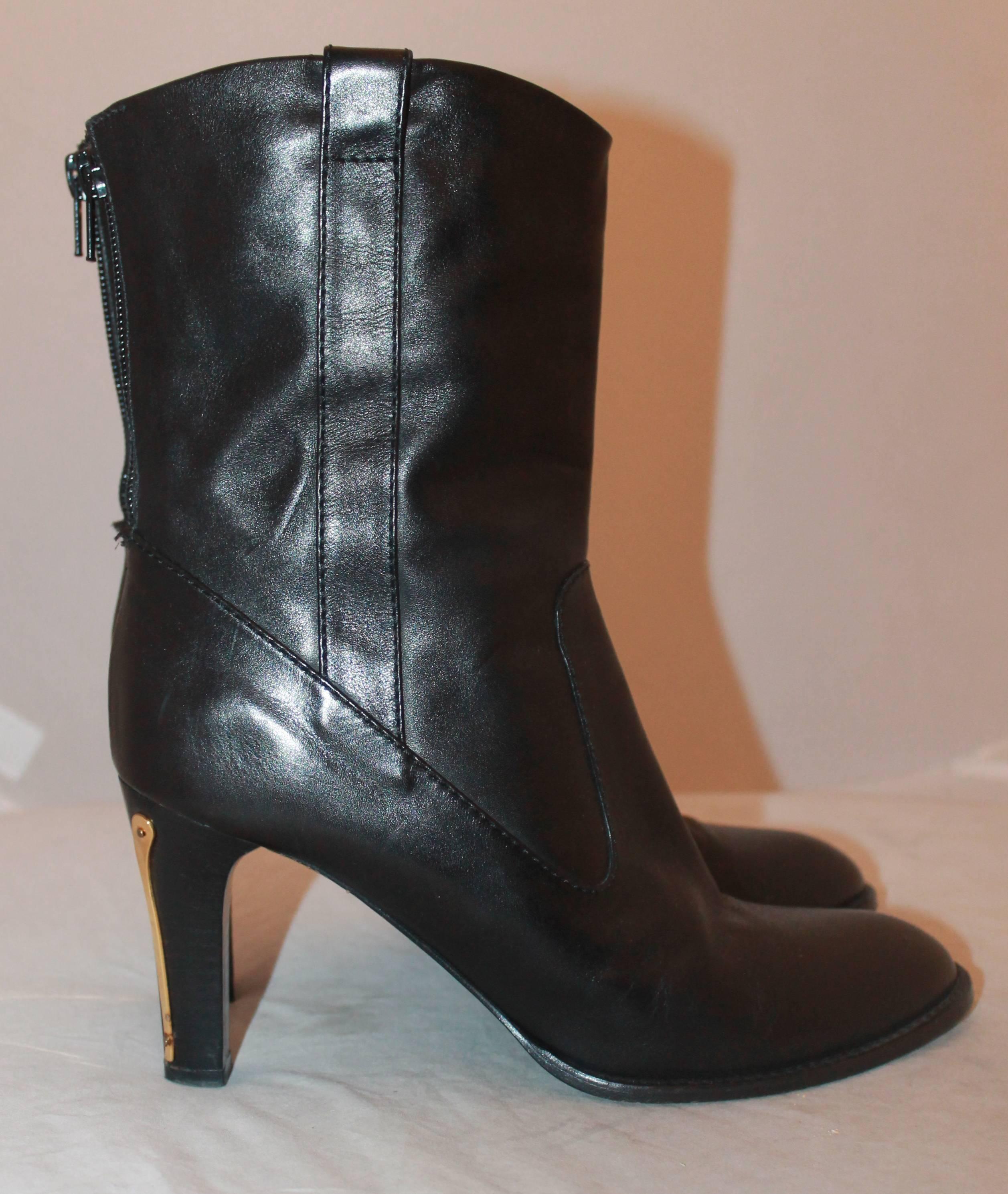 Chloe Black Leather Boots with Gold Detail - 38.5 In Good Condition In West Palm Beach, FL