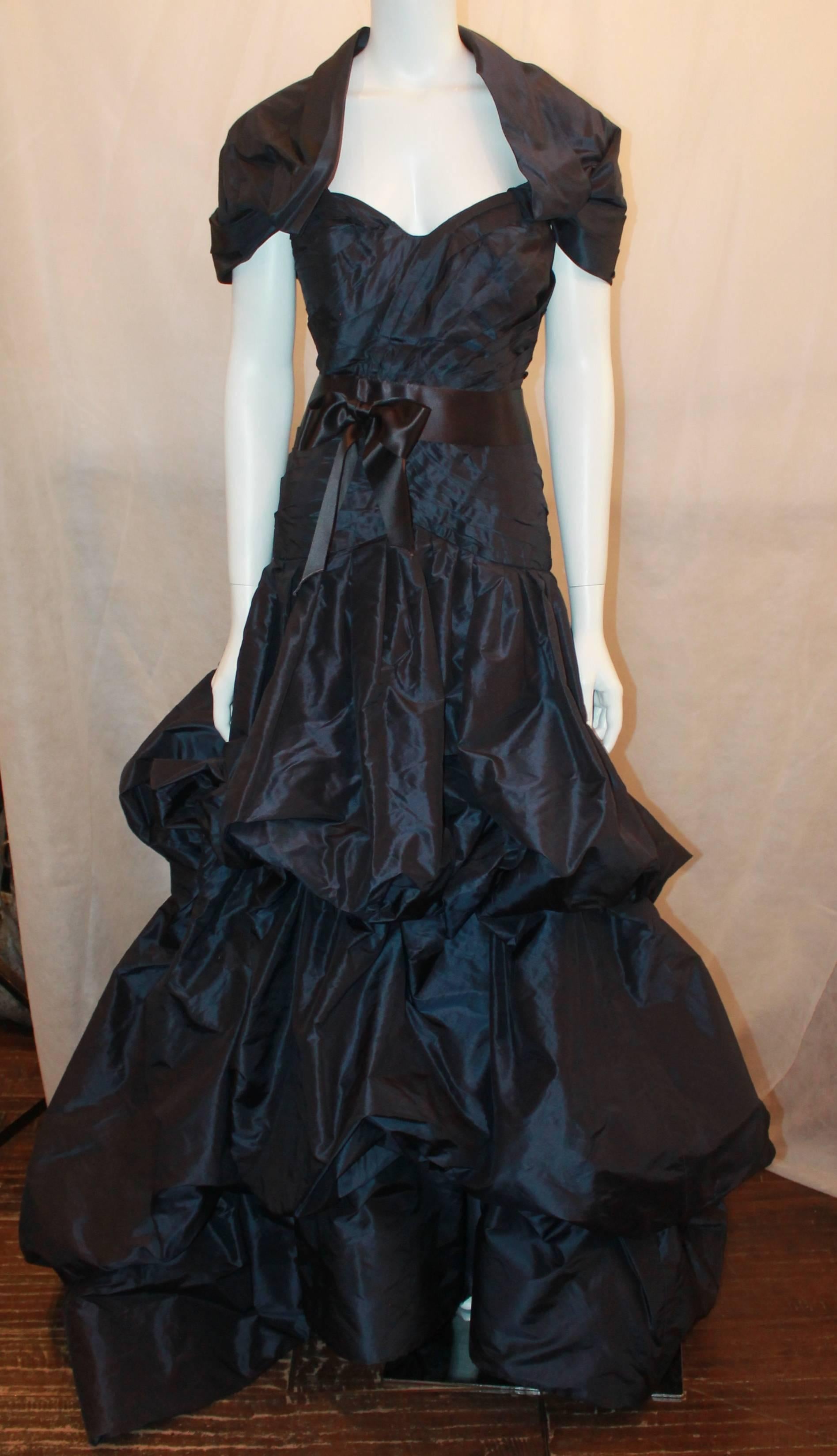 Oscar de la Renta Navy Silk Taffeta Strapless Gown - 14.  This beautiful Oscar gown is in excellent condition.  It features a gorgeous navy silk taffeta, a bow, a self-belted ribbon sash around the empire waist, a two-tiered bubble skirt, a fitted