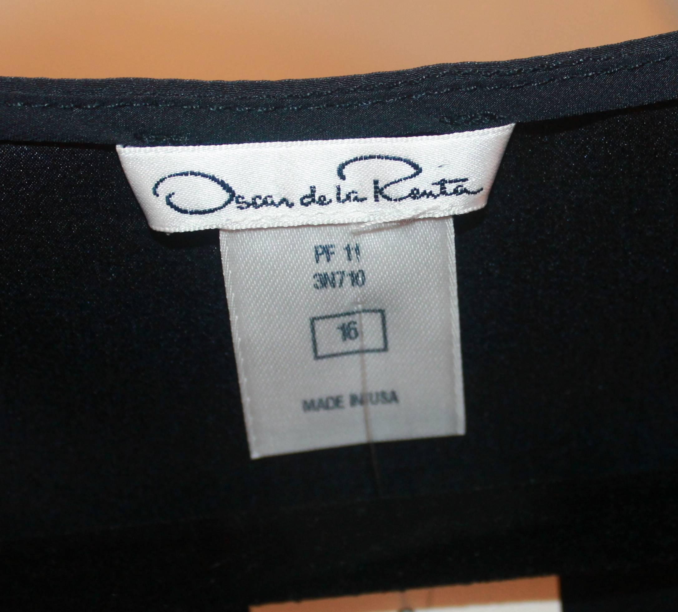 Women's Oscar de la Renta Navy Silk Long Sleeve Blouse - 16 For Sale