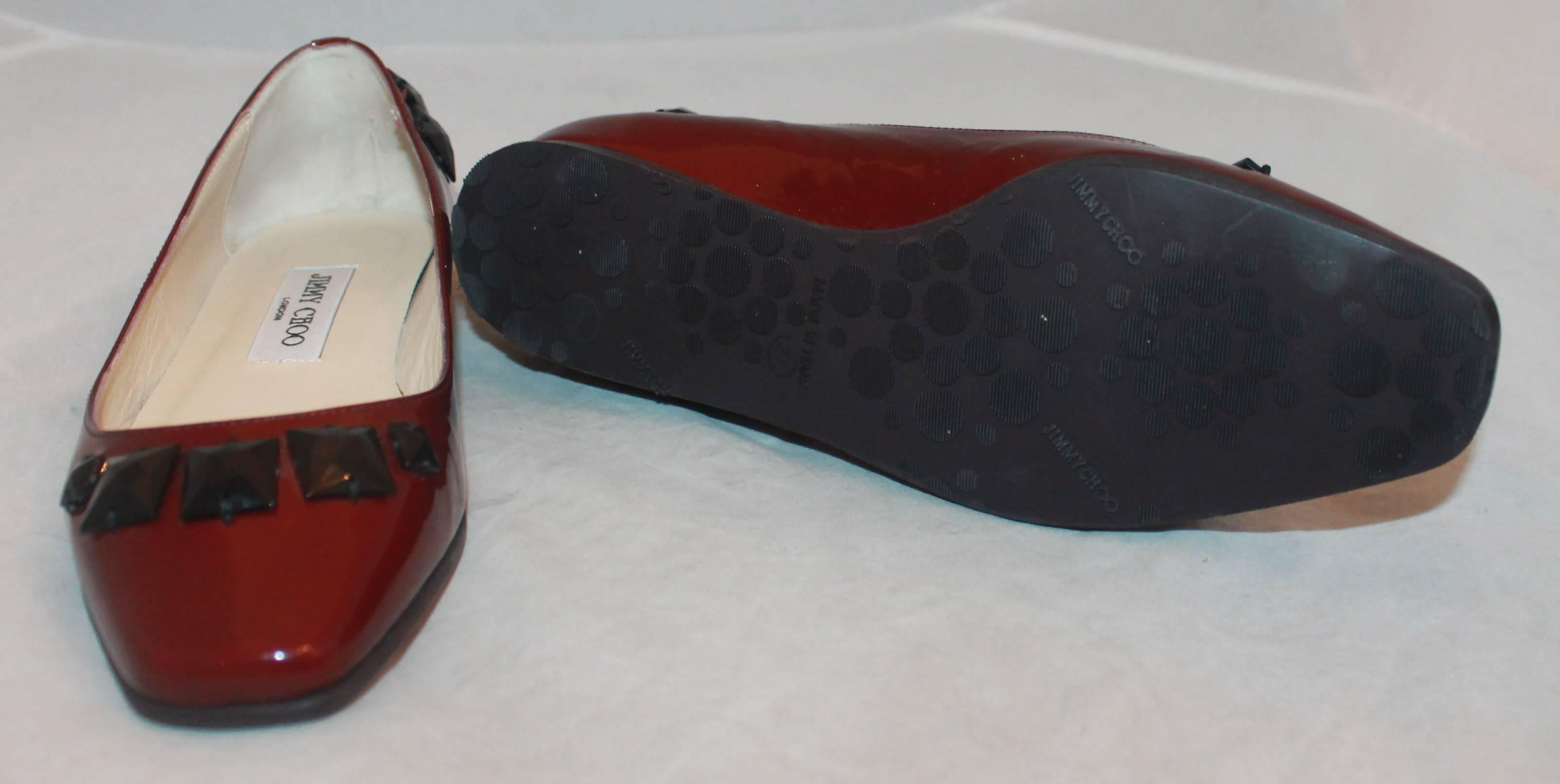 Jimmy Choo Red Patent Flats w/ Black Stone Beads - 37 In New Condition In West Palm Beach, FL