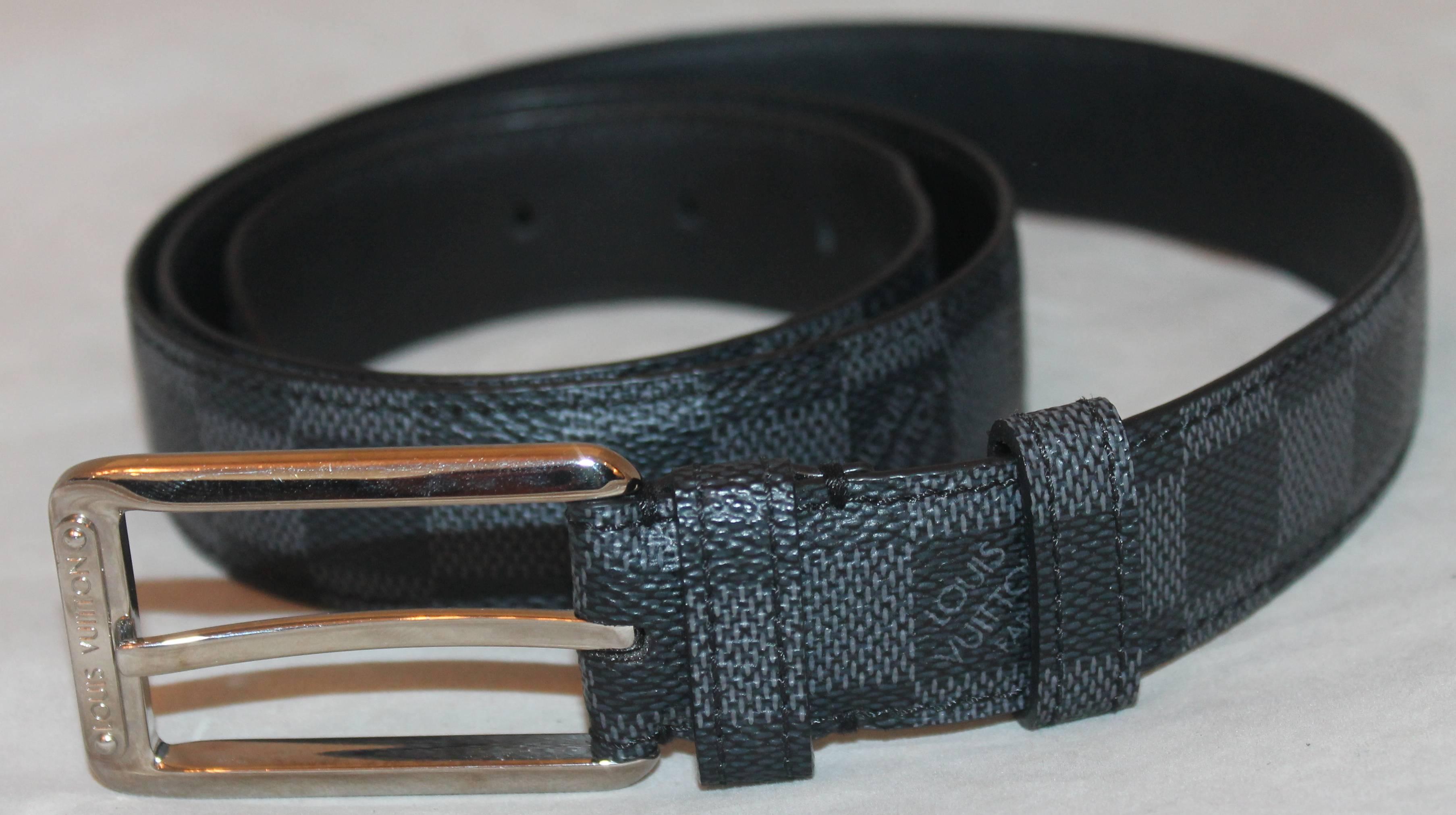 Louis Vuitton Black Leather Damier Graphic Print Belt - 40 In Excellent Condition In West Palm Beach, FL