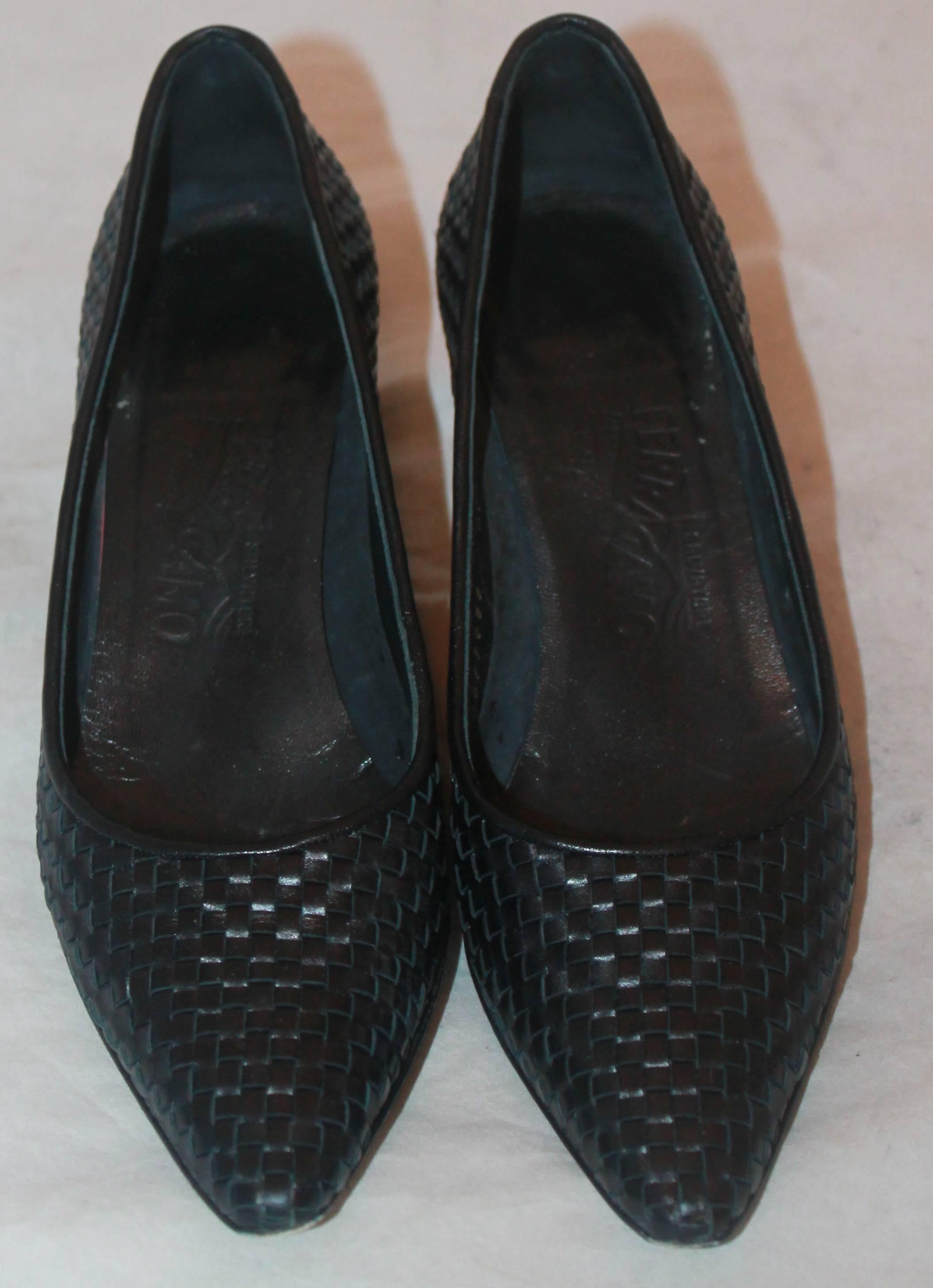 Salvatore Ferragamo Black Woven Leather Pump - 7AA In Excellent Condition For Sale In West Palm Beach, FL