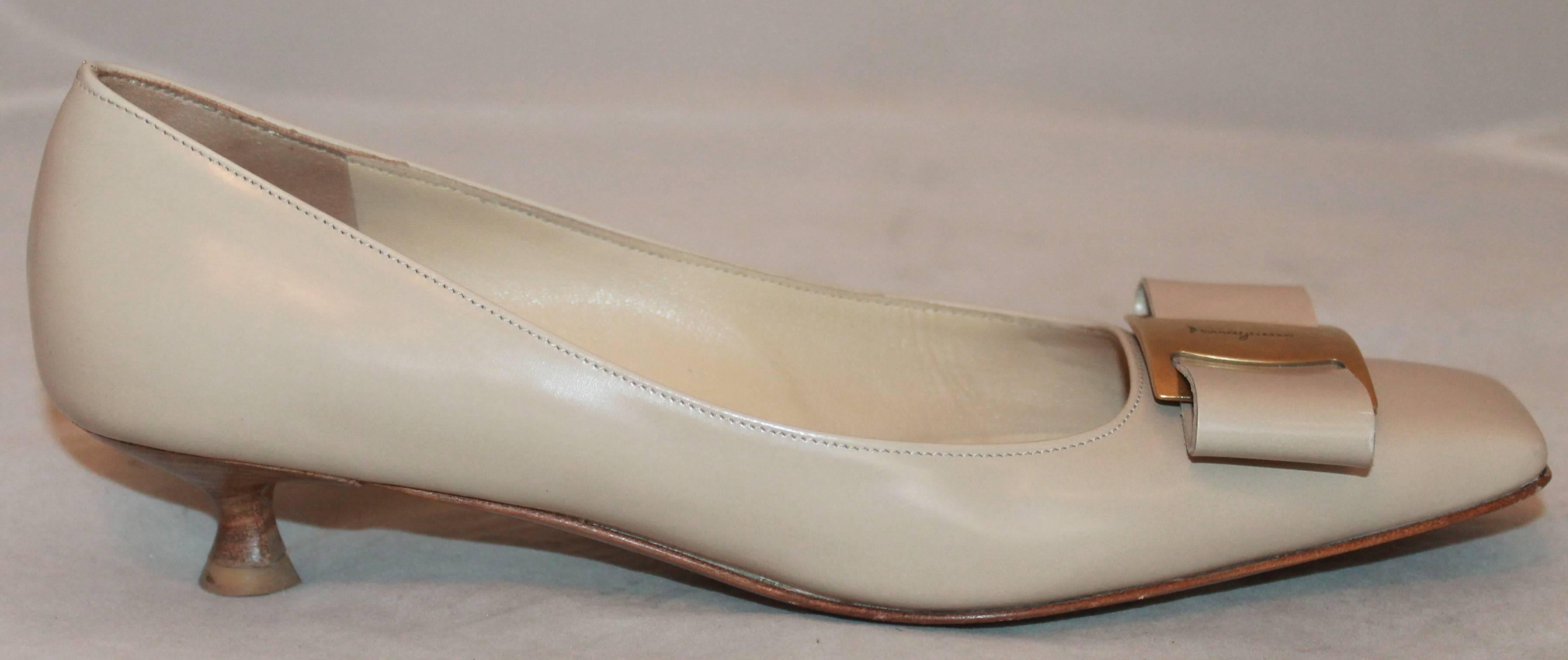 Salvatore Ferragamo Tan Leather Classic Kitten Heel Pump w/ Front Gold - 7AA.  These shoes are in excellent condition aside from some wear on the sole from use.  They feature a lovely tan leather, kitten heels, front bows with gold 