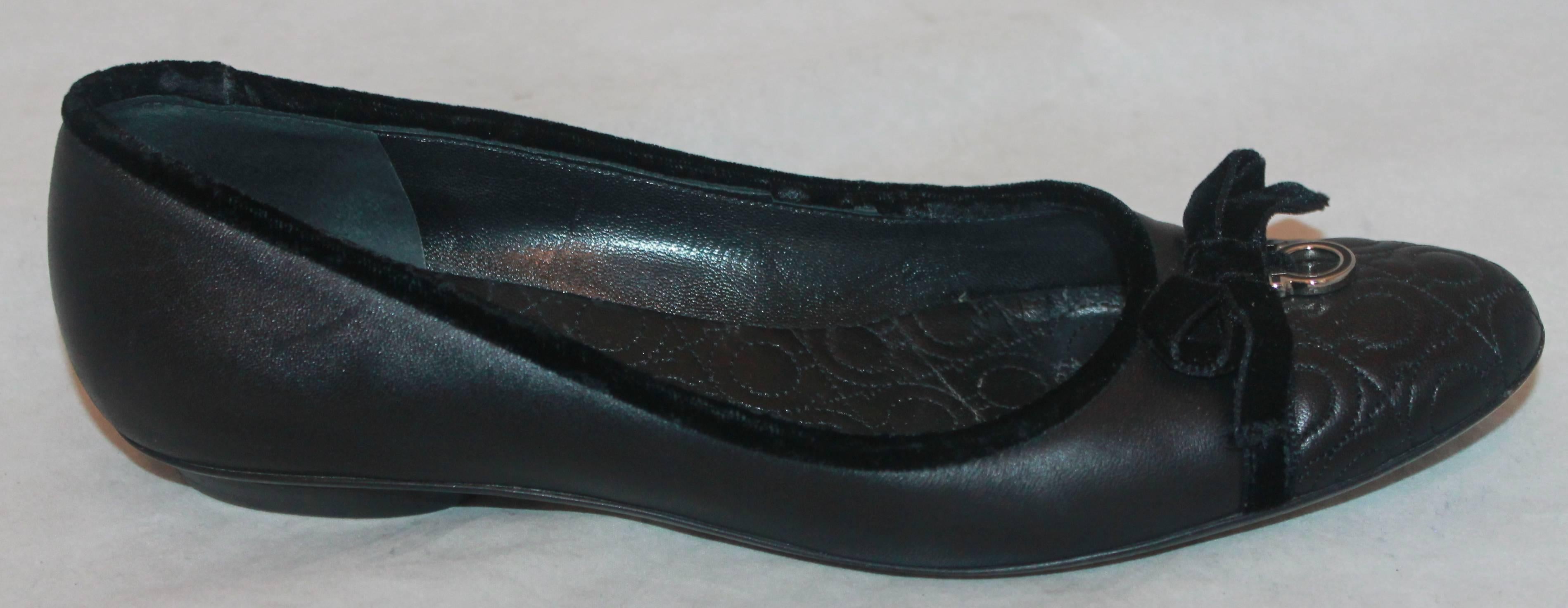 Ferragamo Black Leather Ballet Flats with Velvet Trim - 7AA. These beautiful flats are in excellent condition with minor wear to the leather and some wear on the sole. The shoes feature a stitched Ferragamo logo, a velvet top trim, and a simple