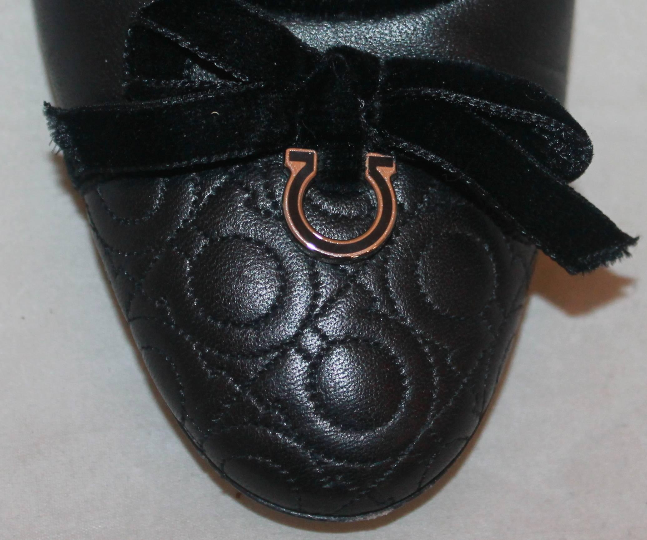 Ferragamo Chaussures de ballet en cuir noir avec bordure en velours - 7AA en vente 1
