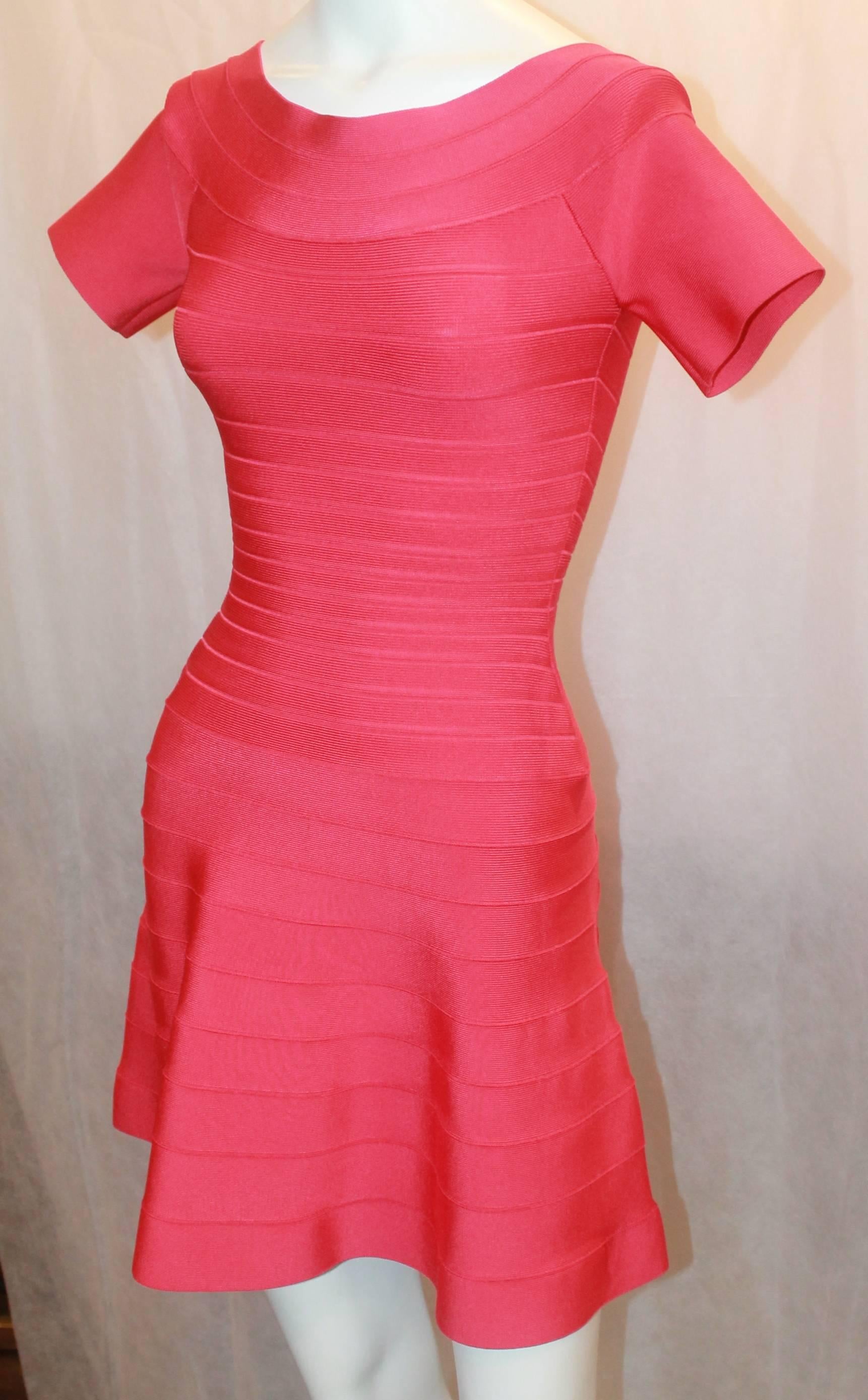 Herve Leger Raspberry Stretch Short Sleeve Dress - XS. This dress is in impeccable condition and is perfect for a night out. The neck has a round look and the skirt on the bottom flares out. The dress also has the pleated look all