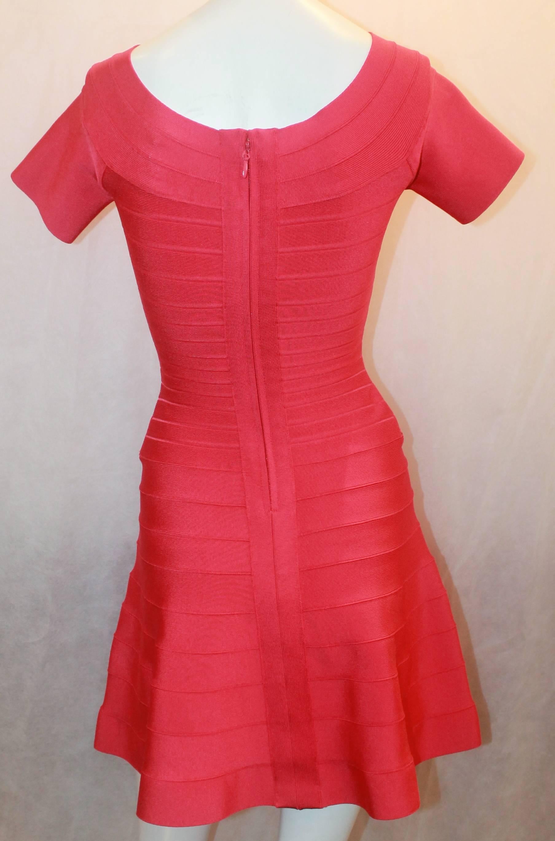 Herve Leger Raspberry Stretch Short Sleeve Dress - XS In Excellent Condition In West Palm Beach, FL