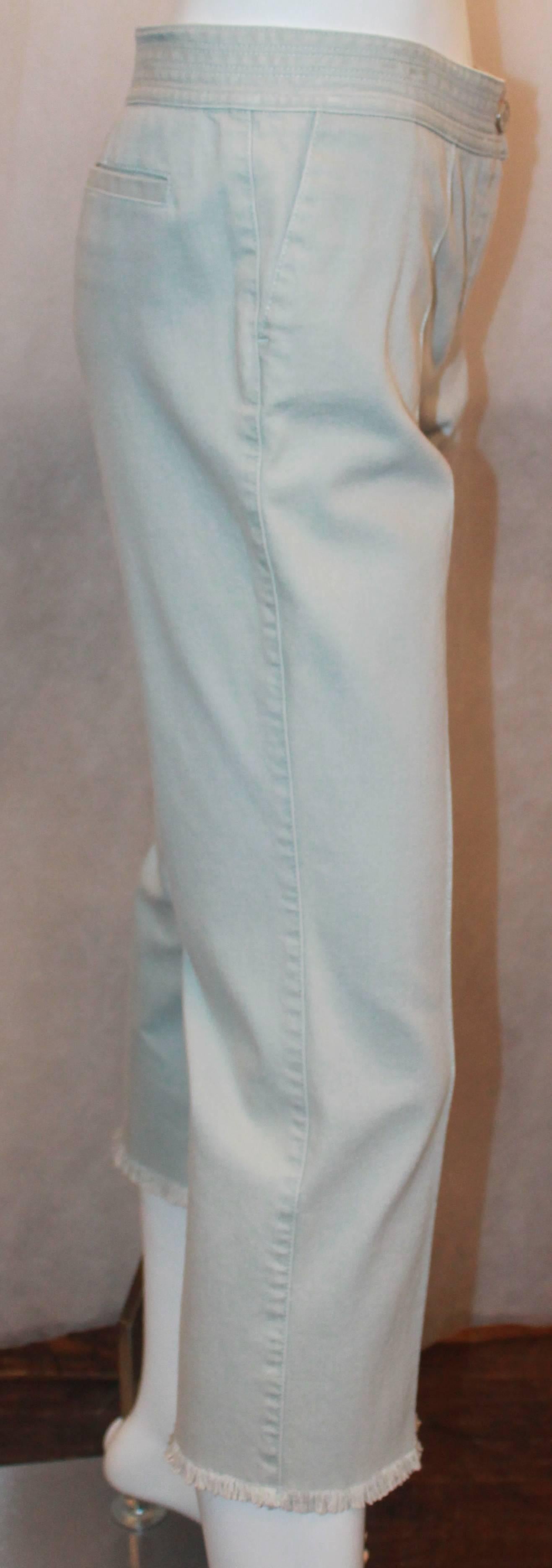 Gray Chanel Light Denim Capri Pants w/ Frayed Bottom - Size: 40 - 04P